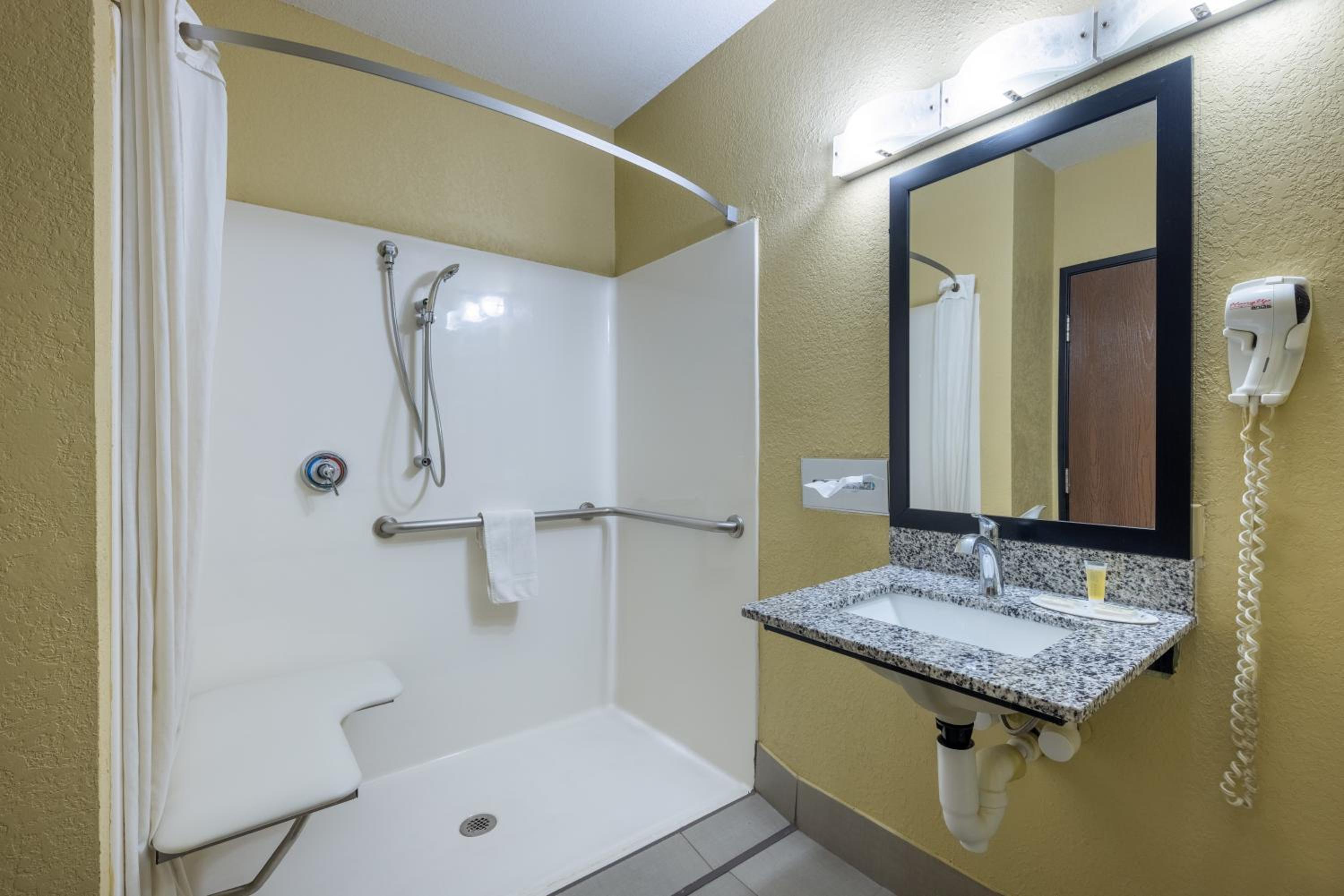 King Room - Mobility Access/Non-Smoking - Photo 4