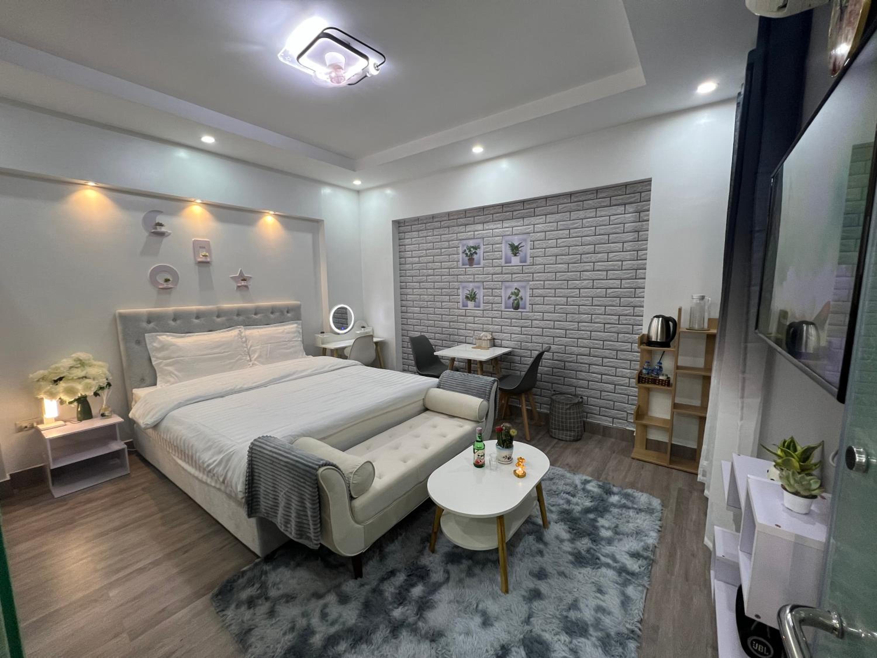 Standard King Room photo 1