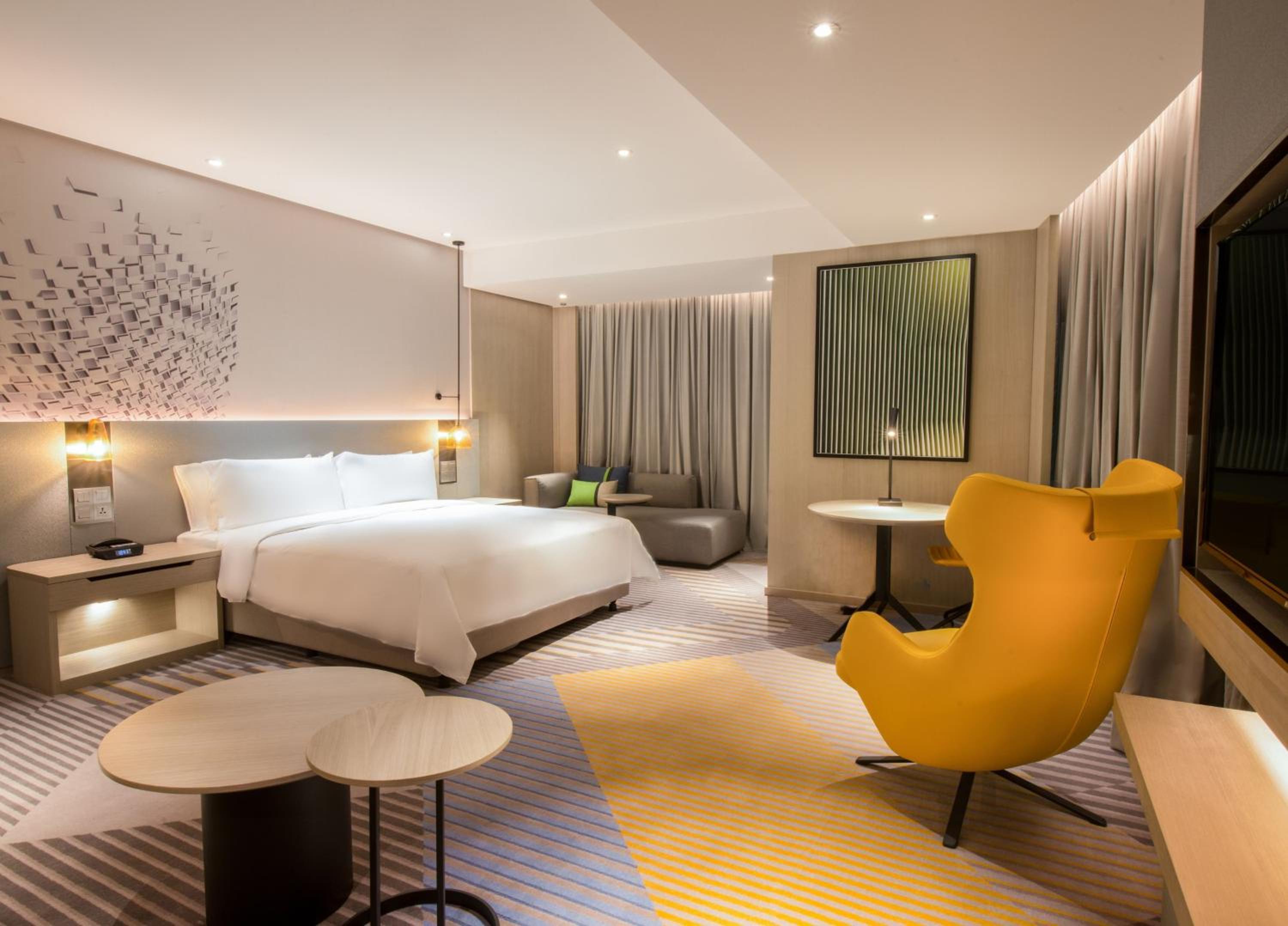 King Suite with City View thumbnail 5
