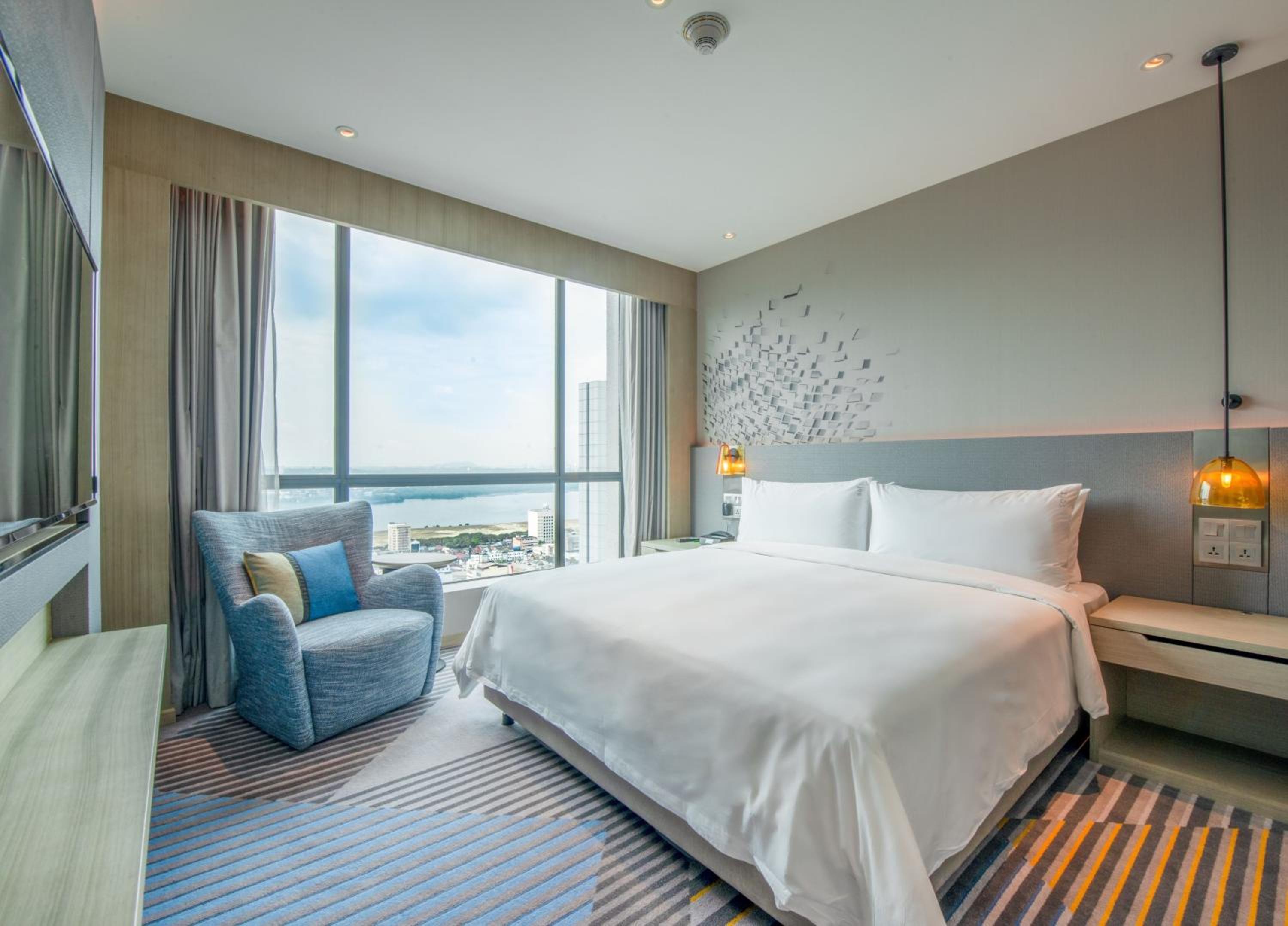 King Suite with Sofa Bed - Top Floor thumbnail 6