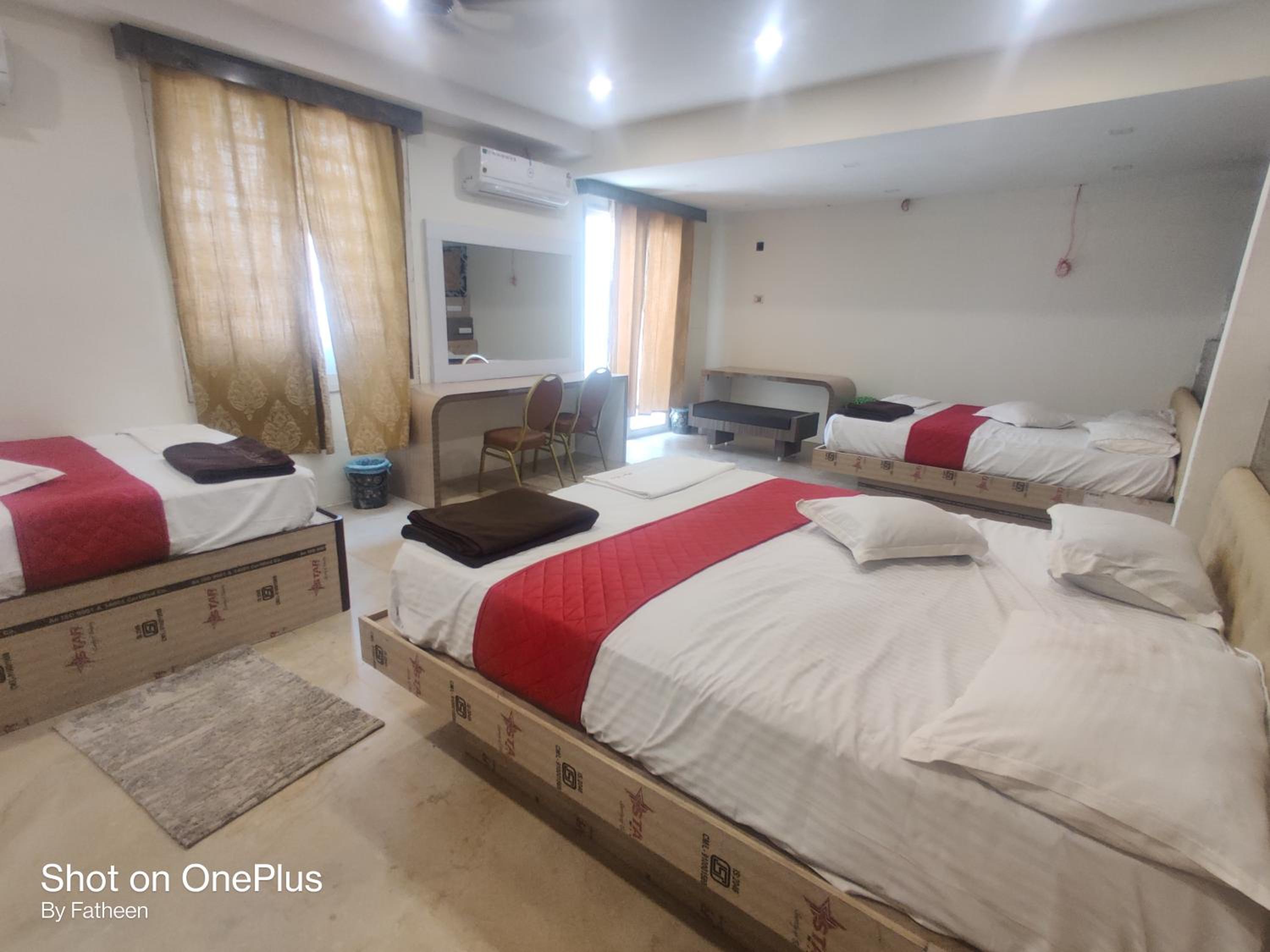 Deluxe Family Suite photo 3
