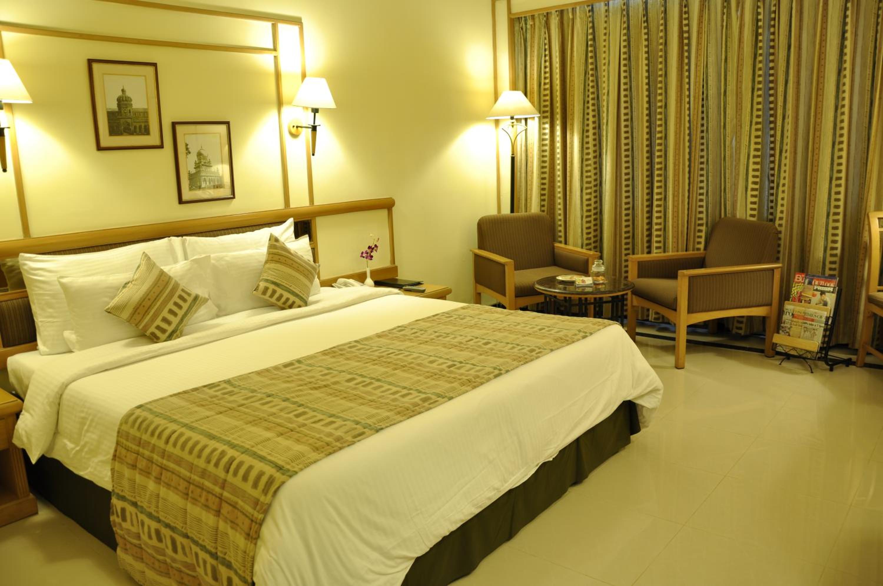 Superior Room - 1 Double Bed (1+1 on IMFL, 2Pcs Laundry Free) - Photo 3