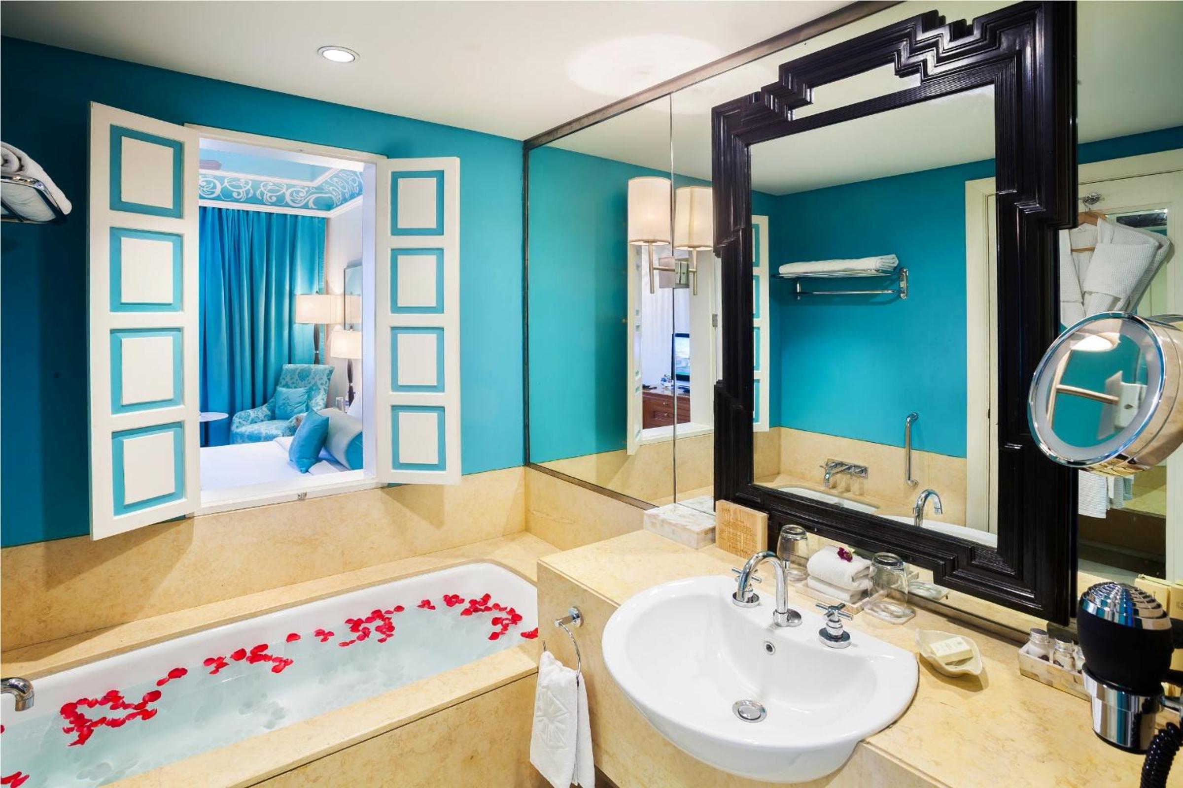 Luxury Room City View