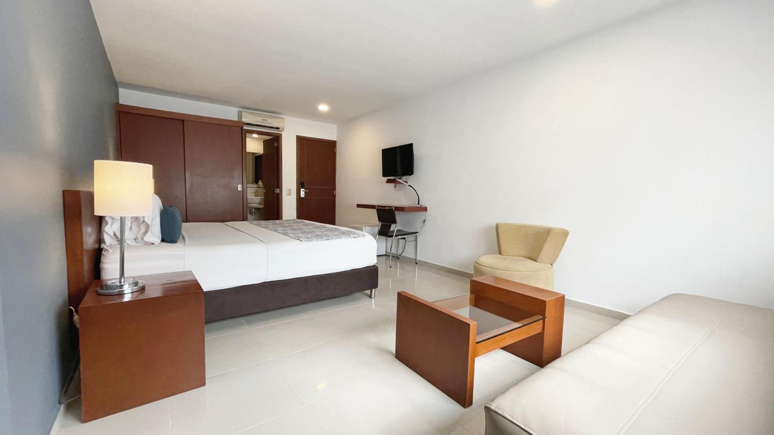 Superior King Room - Photo 2