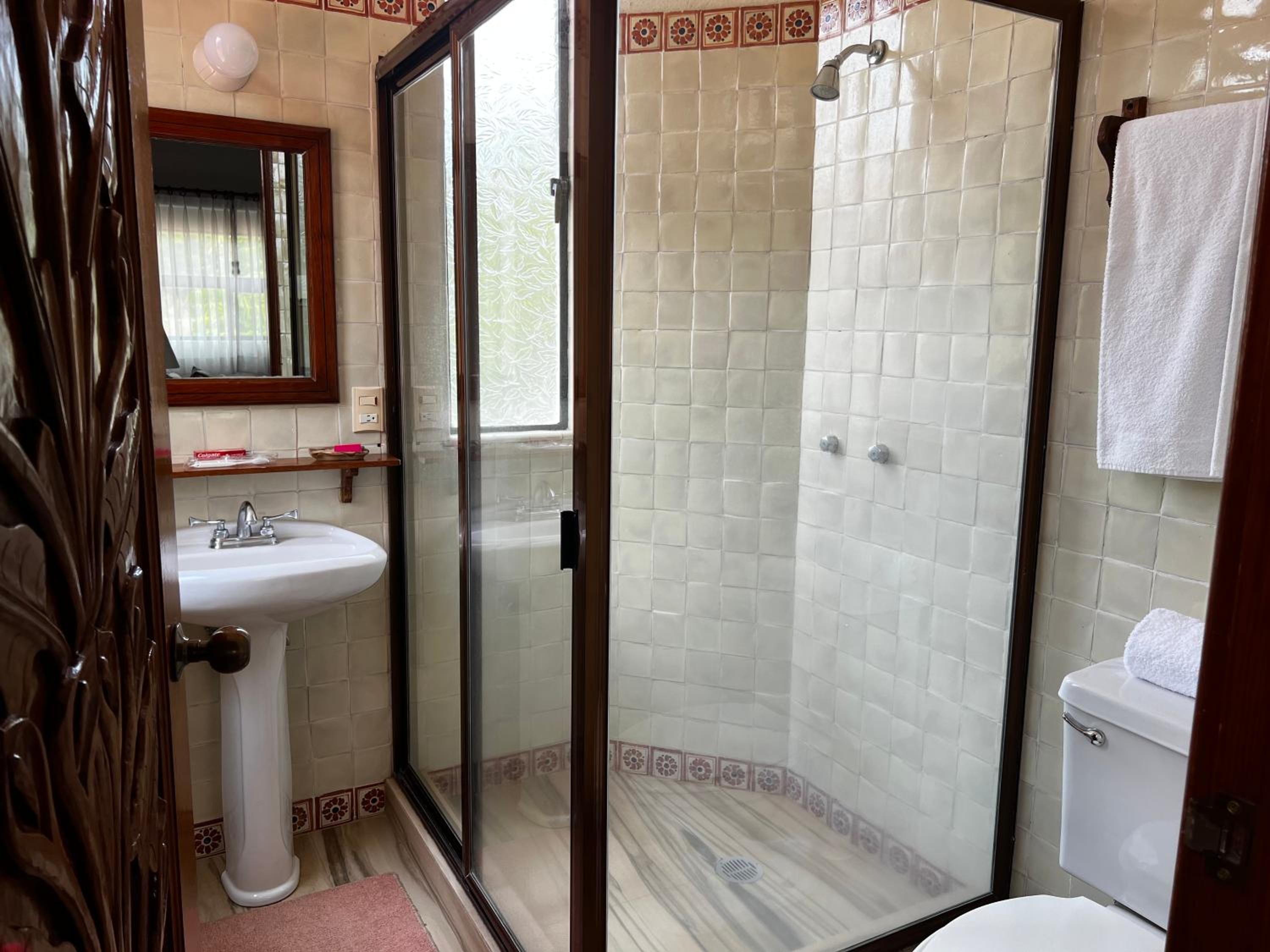 Suite - Photo 11