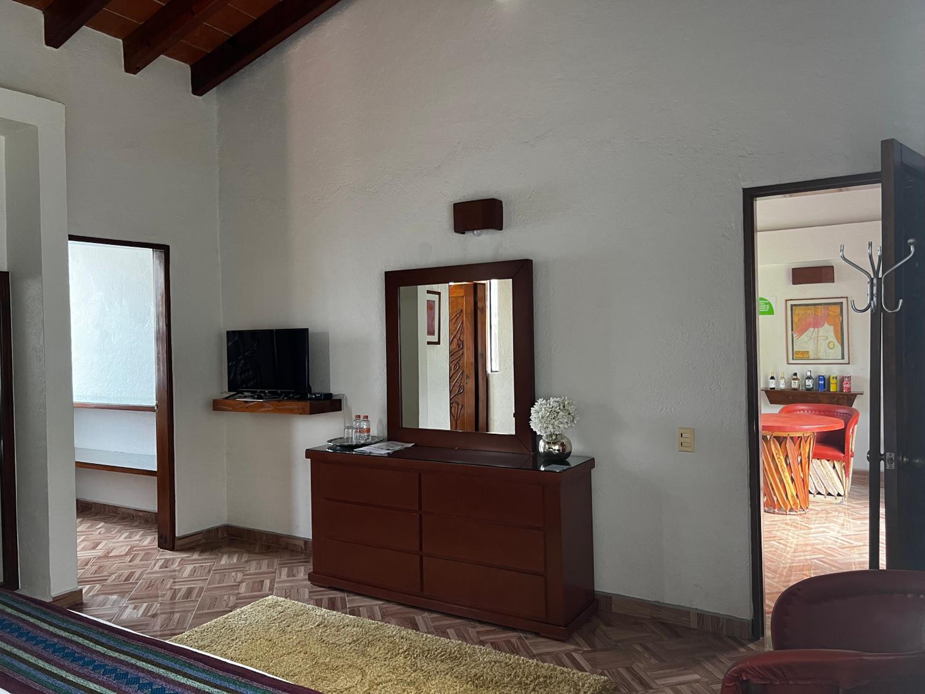 Suite - Photo 3