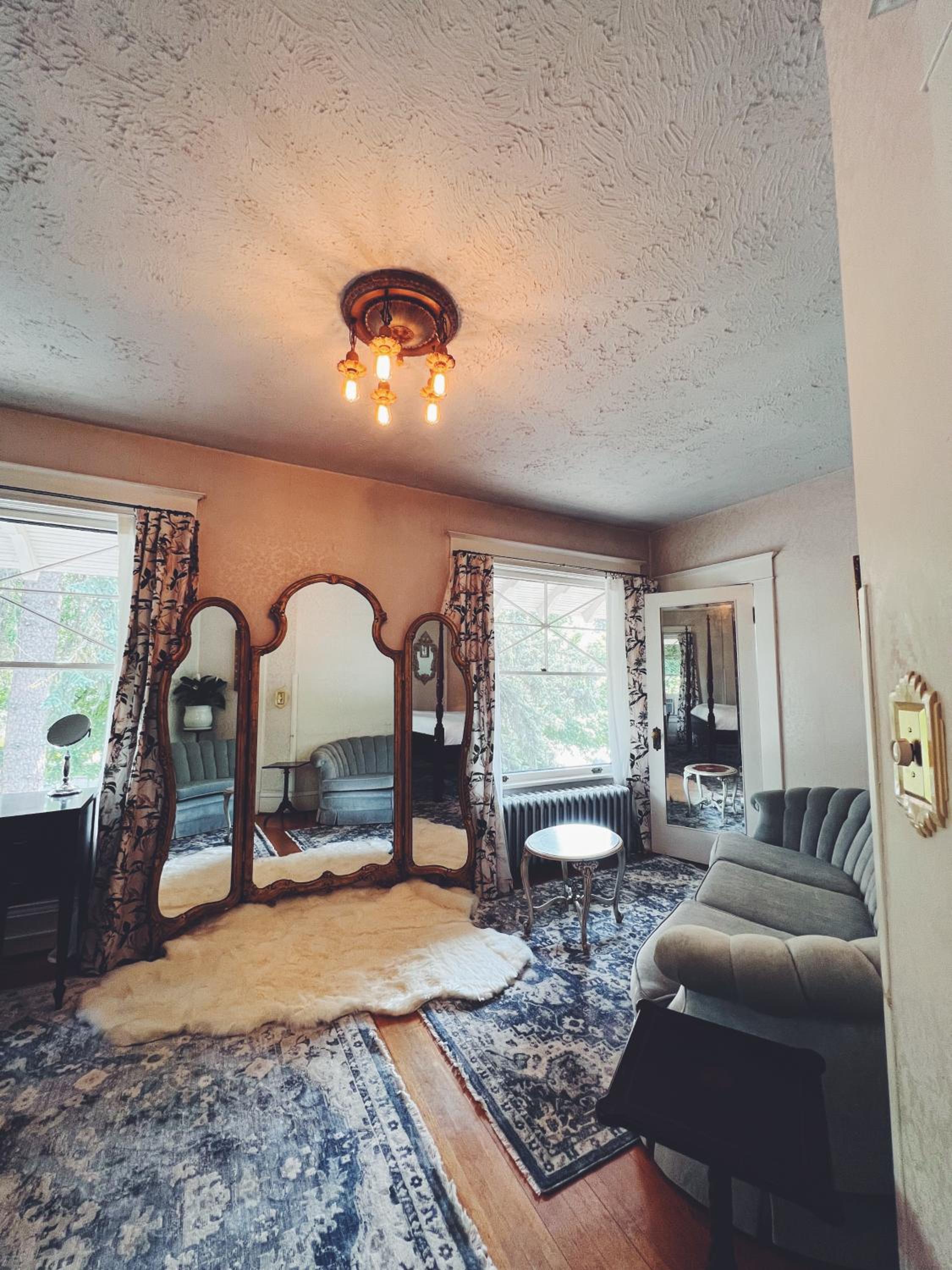 Double Room with Shared Bathroom photo 3