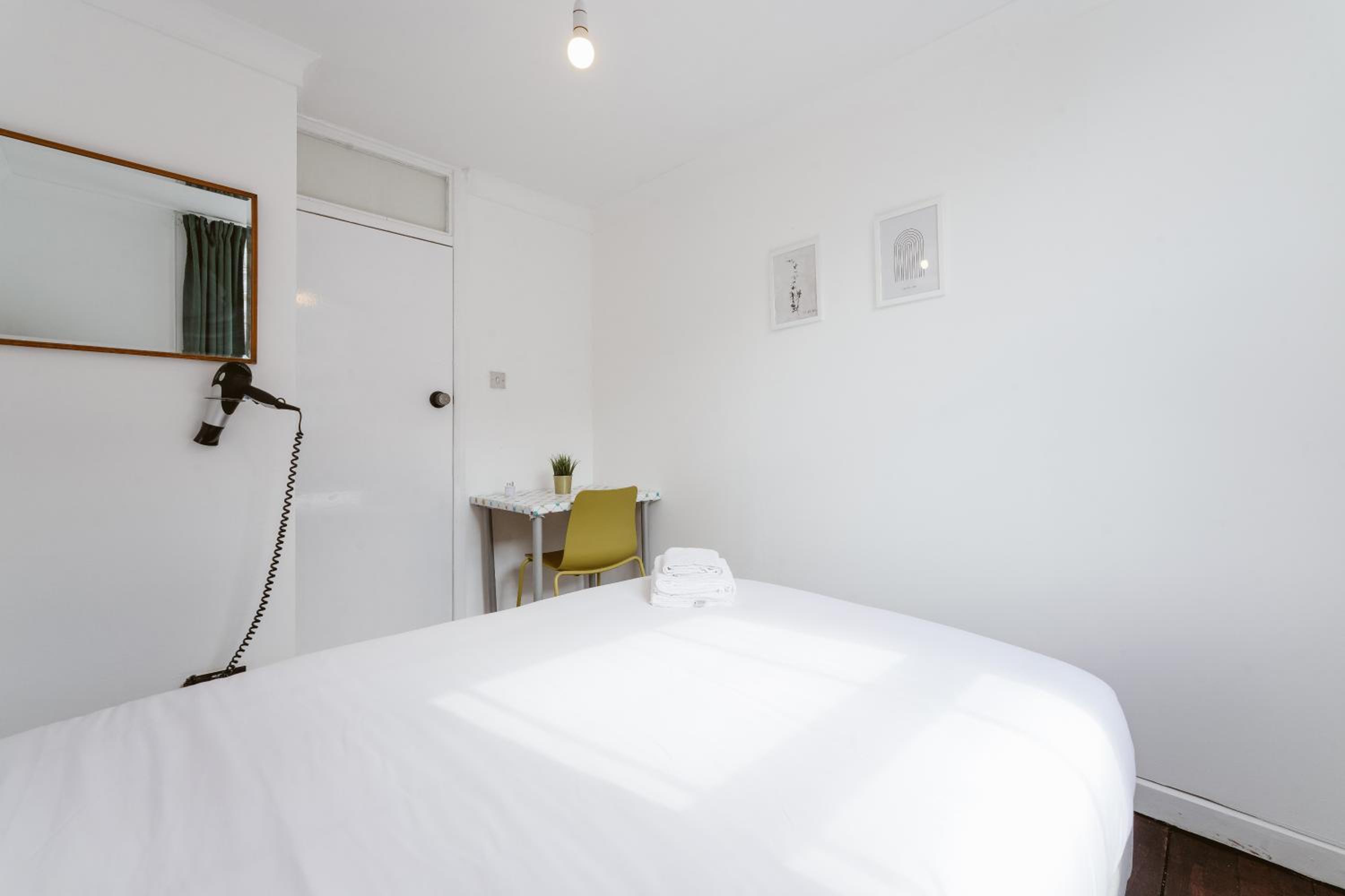 Double Room with Shared Bathroom photo 1