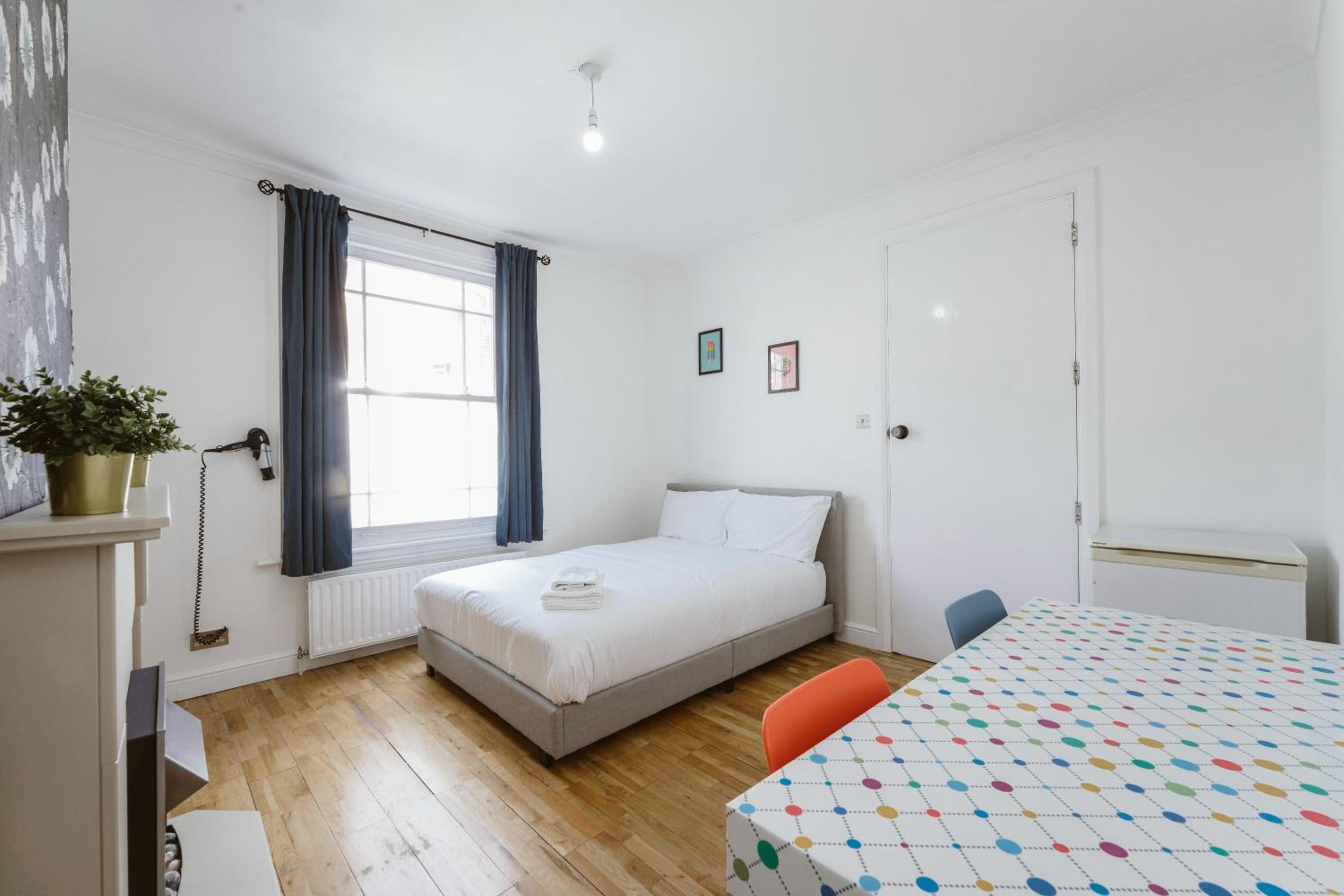 Double Room with Shared Bathroom photo 3