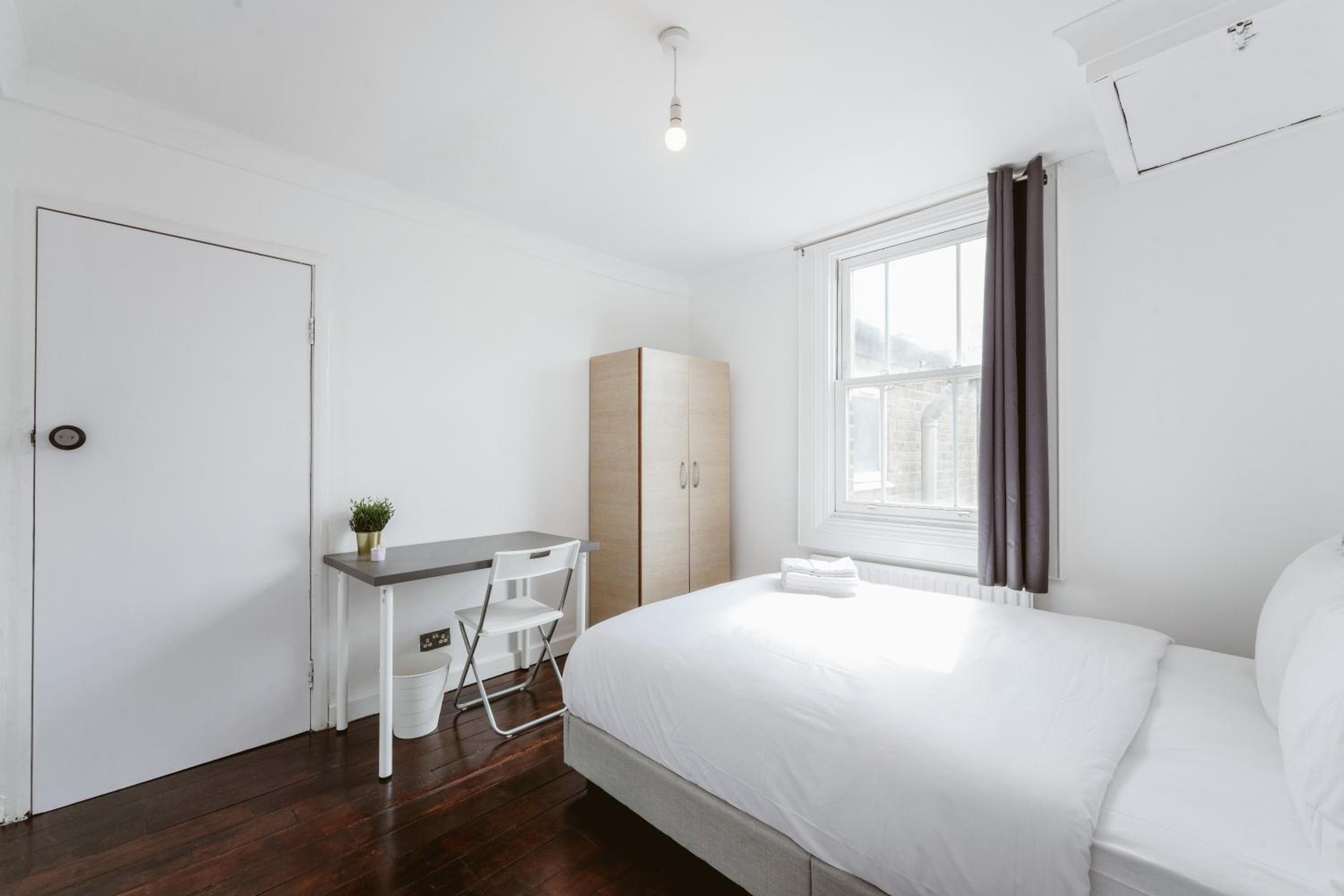 Double Room with Shared Bathroom photo 1