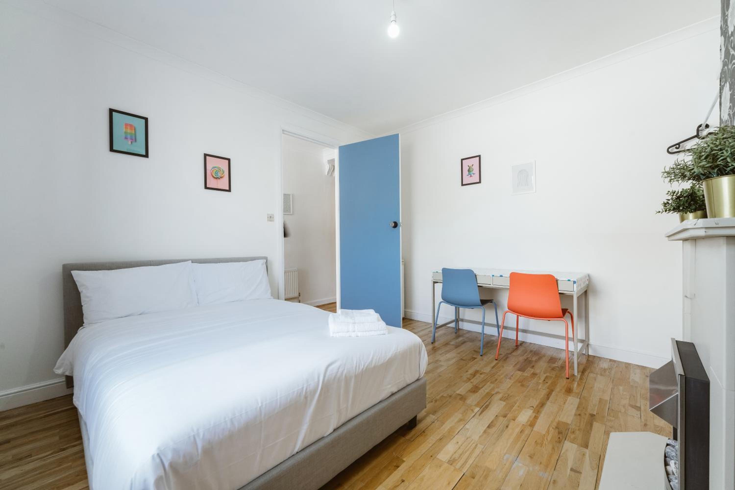 Double Room with Shared Bathroom photo 1