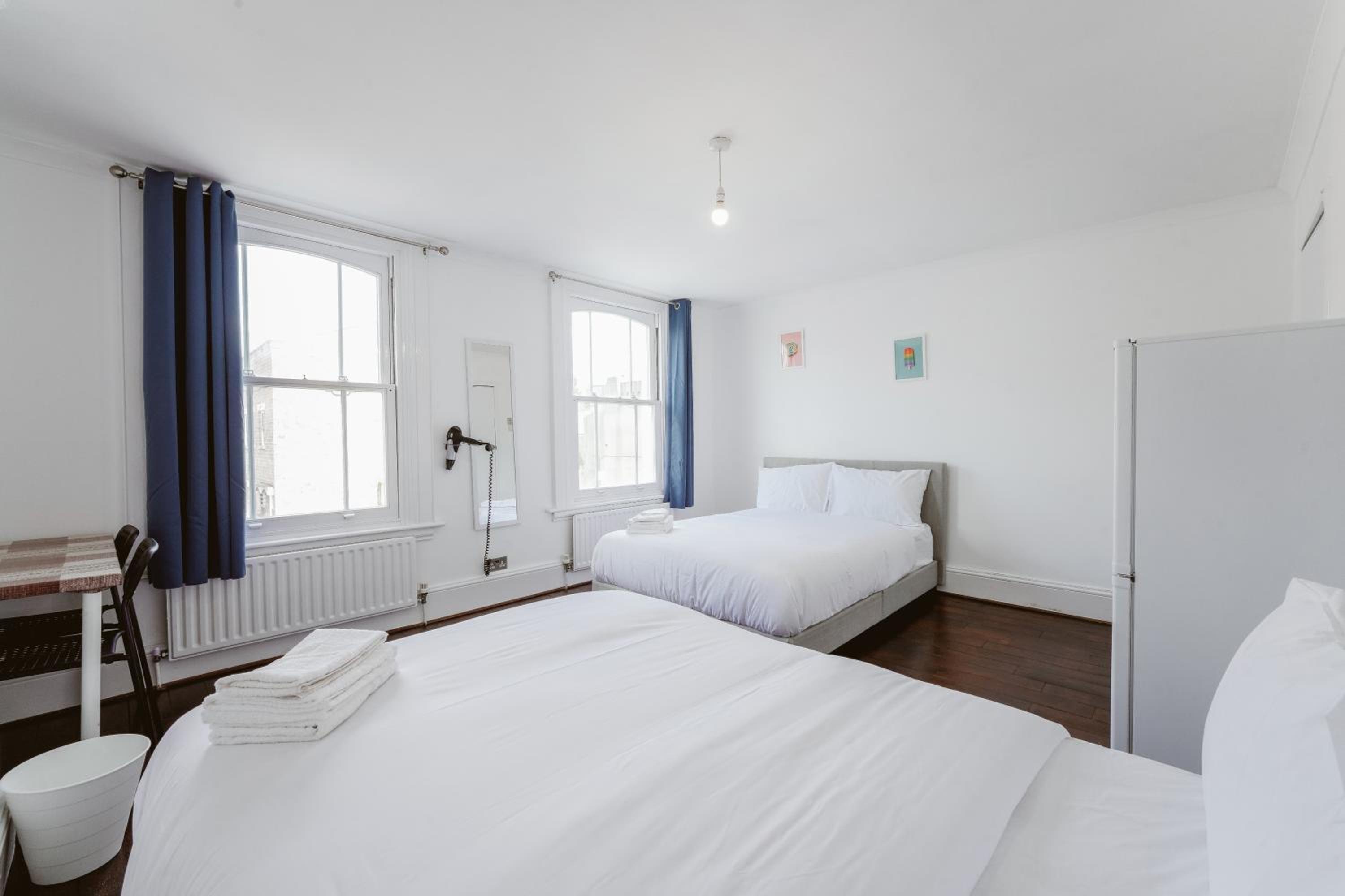 Quadruple Room with Shared Bathroom photo 2