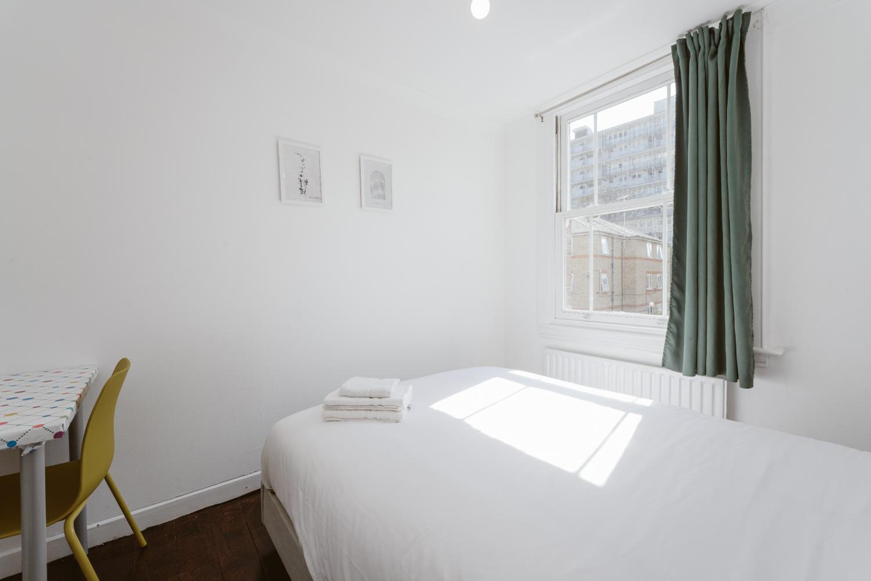 Double Room with Shared Bathroom photo 2