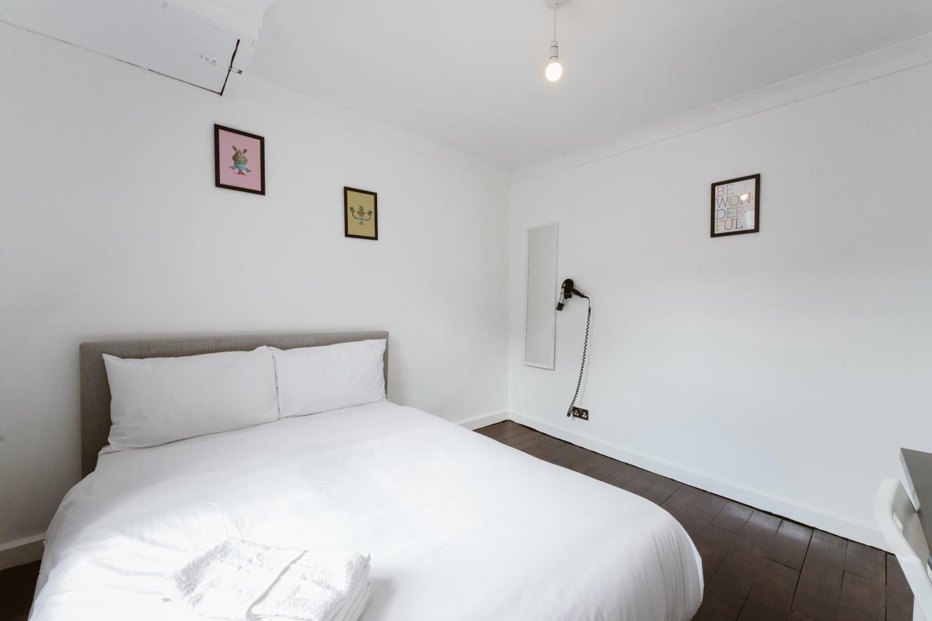 Double Room with Shared Bathroom photo 2