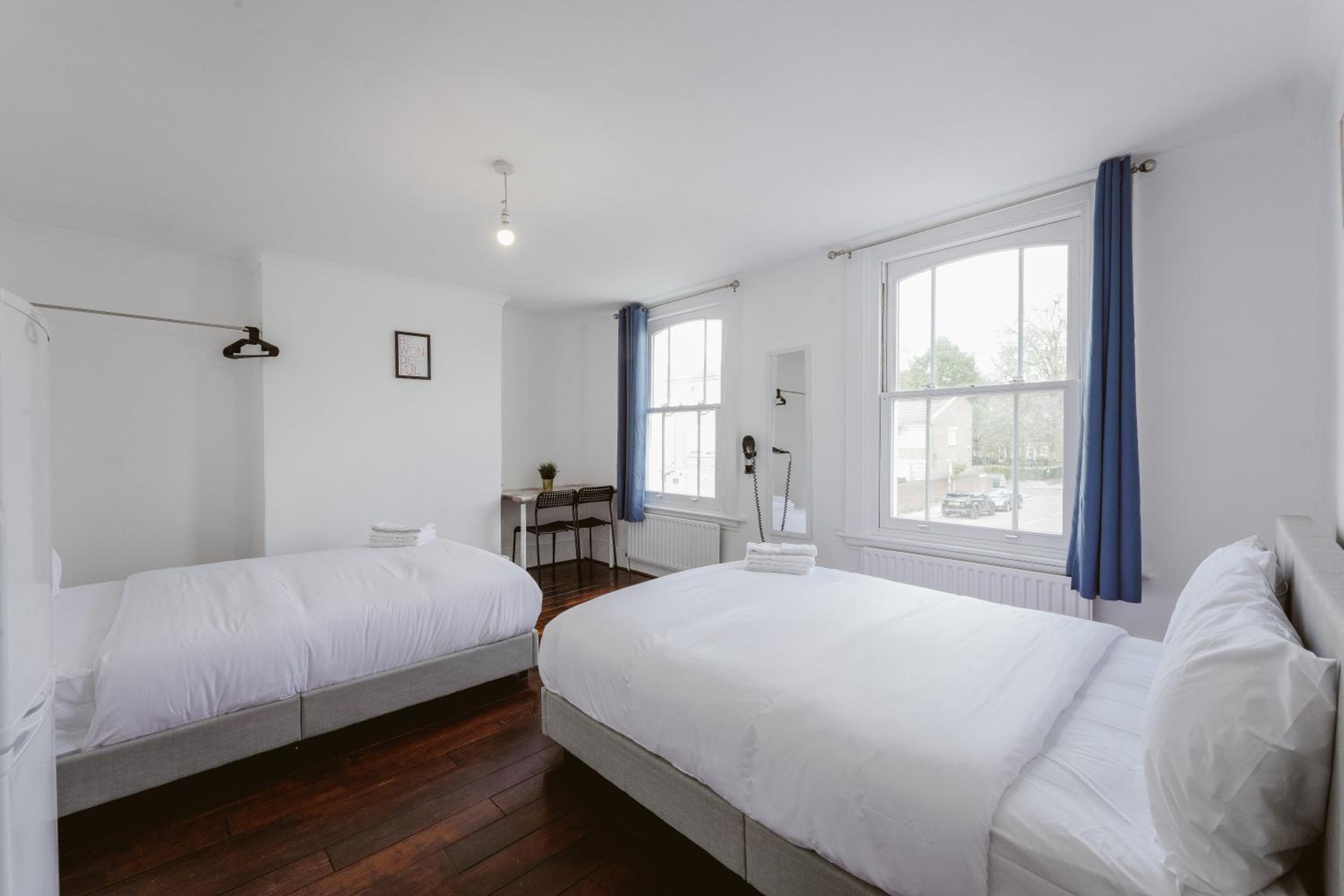 Quadruple Room with Shared Bathroom photo 3