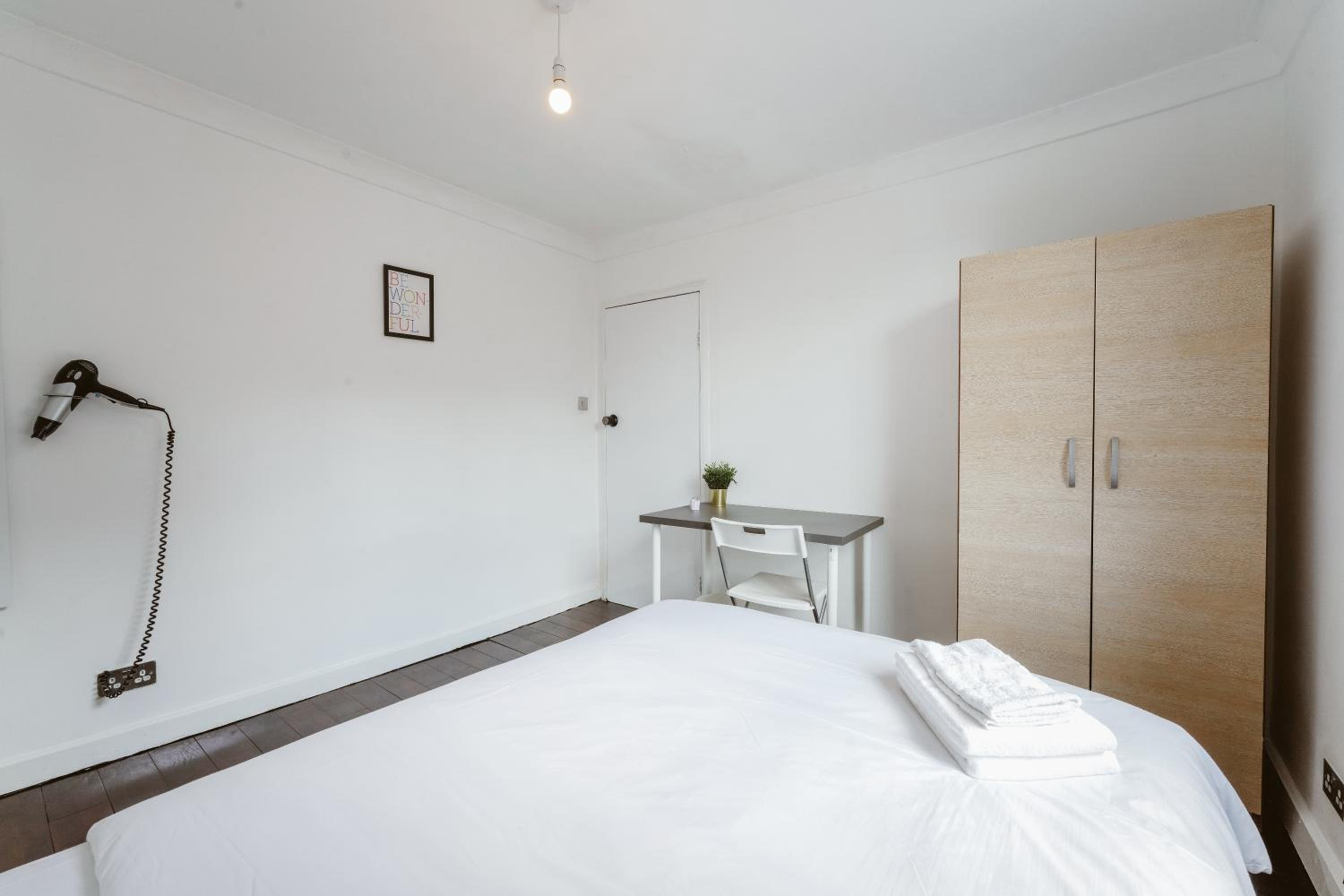 Double Room with Shared Bathroom photo 3