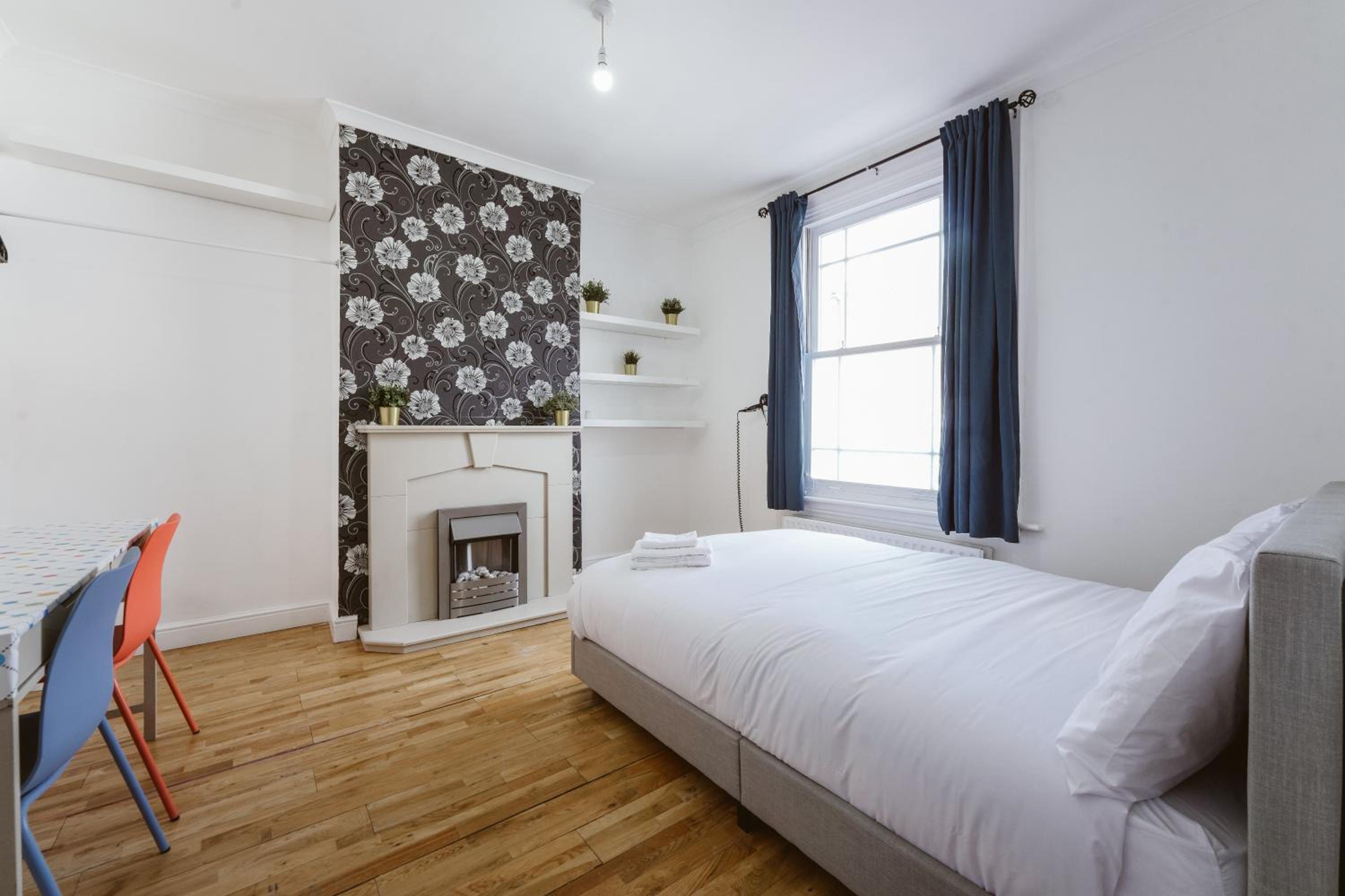 Double Room with Shared Bathroom photo 2