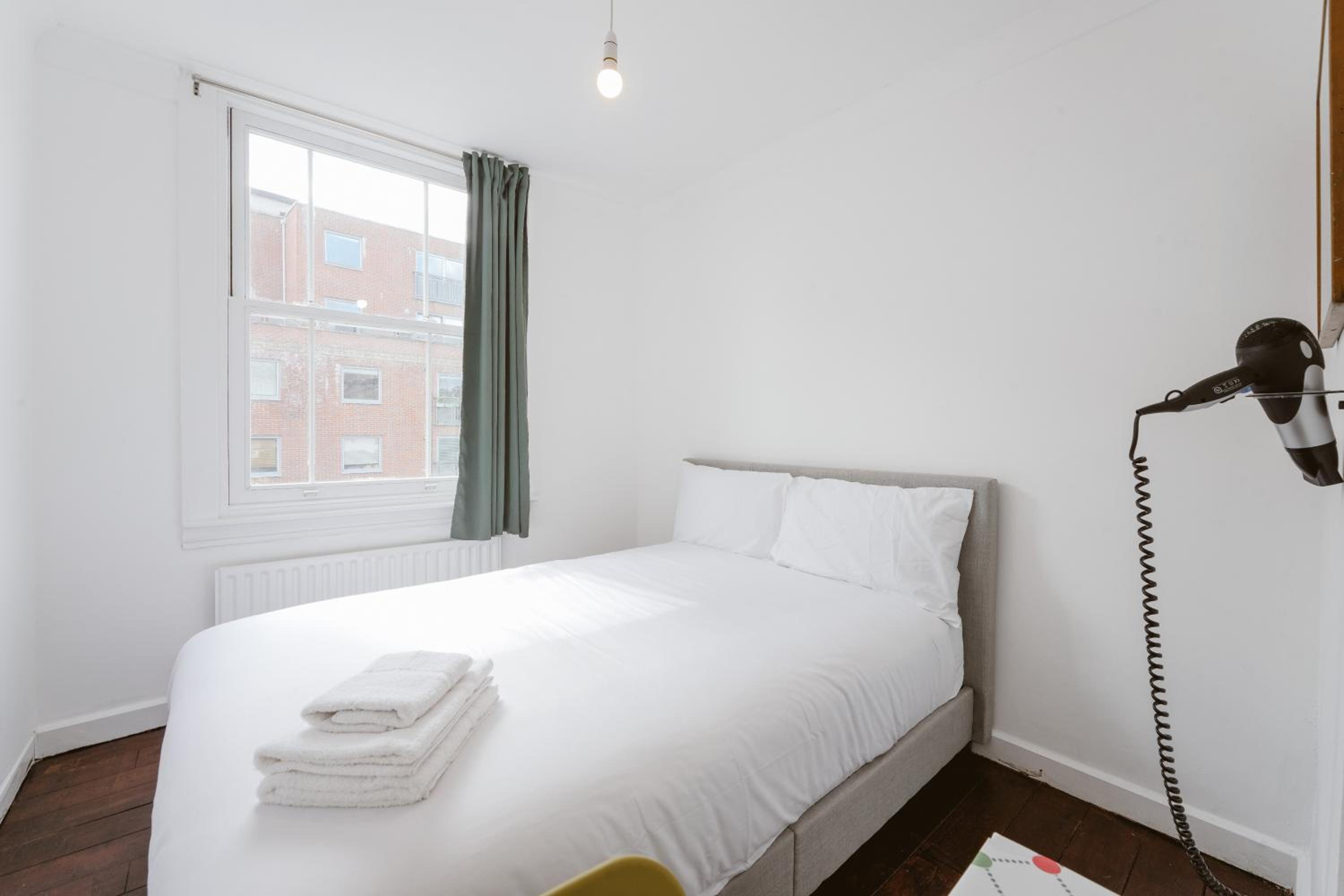 Double Room with Shared Bathroom photo 3