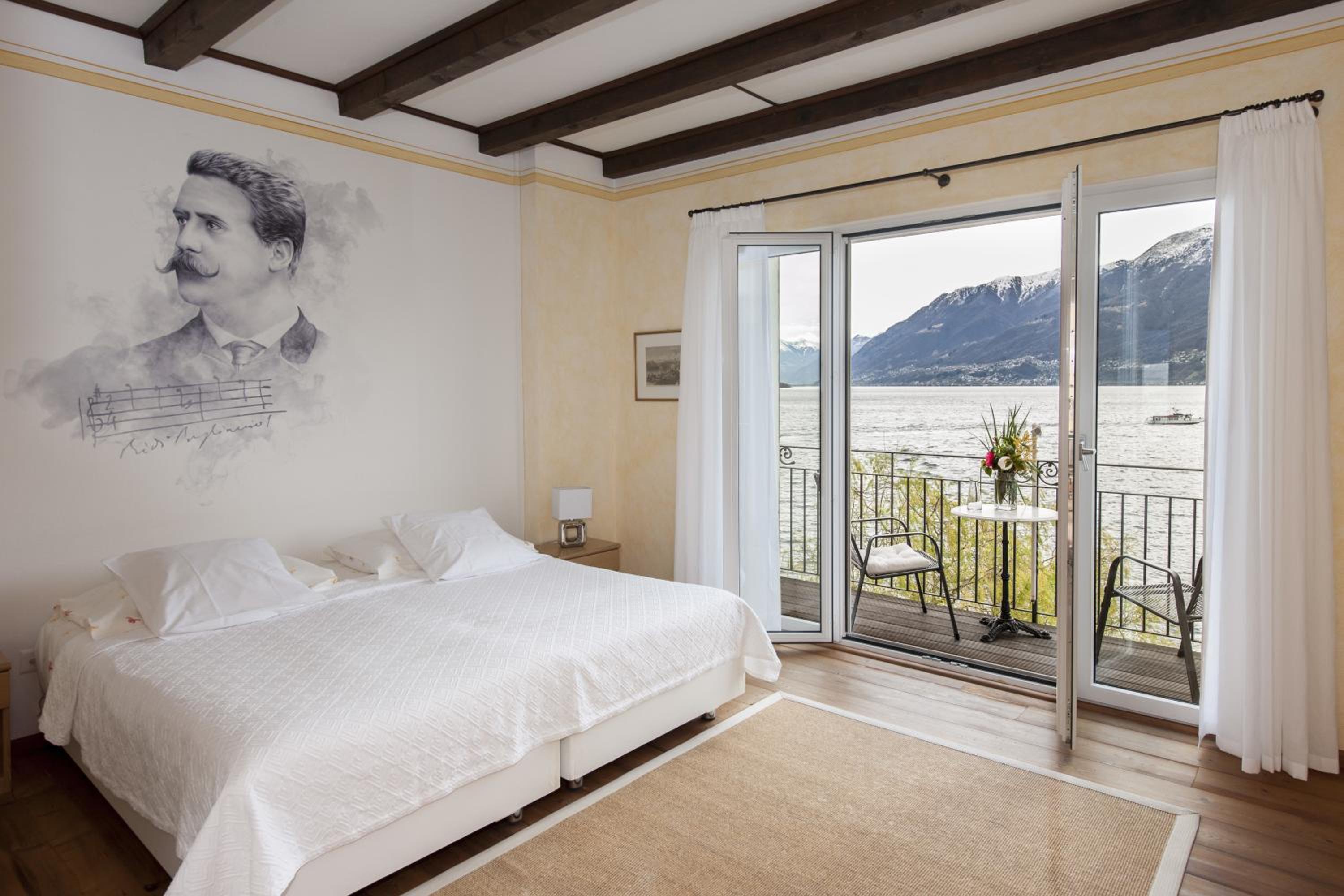 Superior Twin Room with Balcony and Lake View photo 1