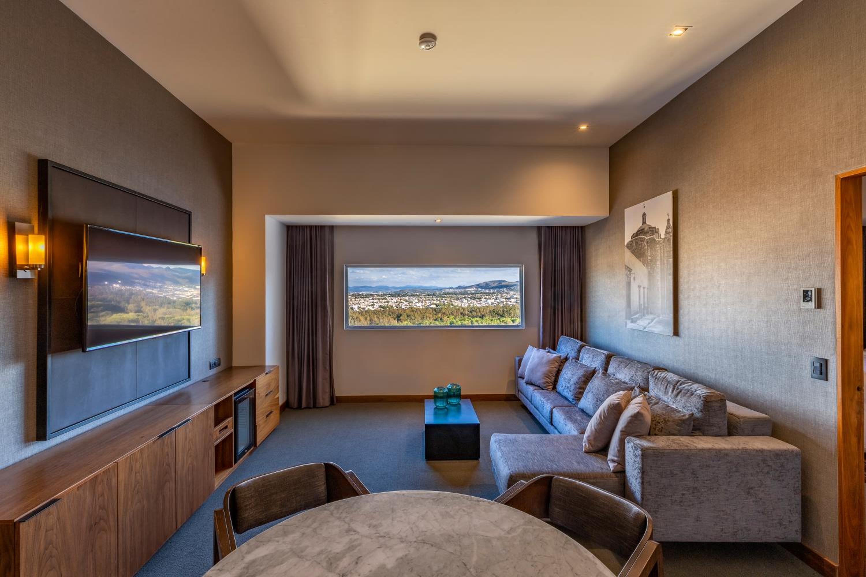 Master Suite 1 King - Photo 1