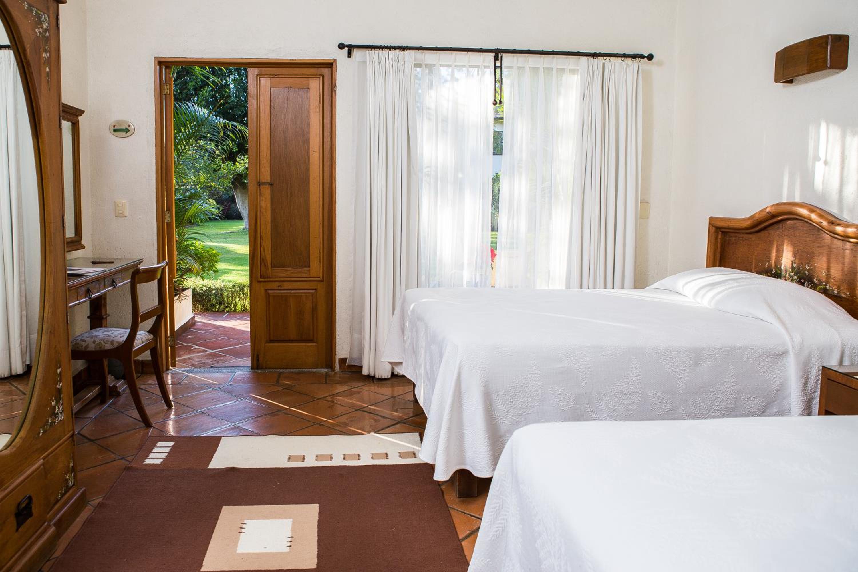 Double Room with Two Double Beds - Photo 7
