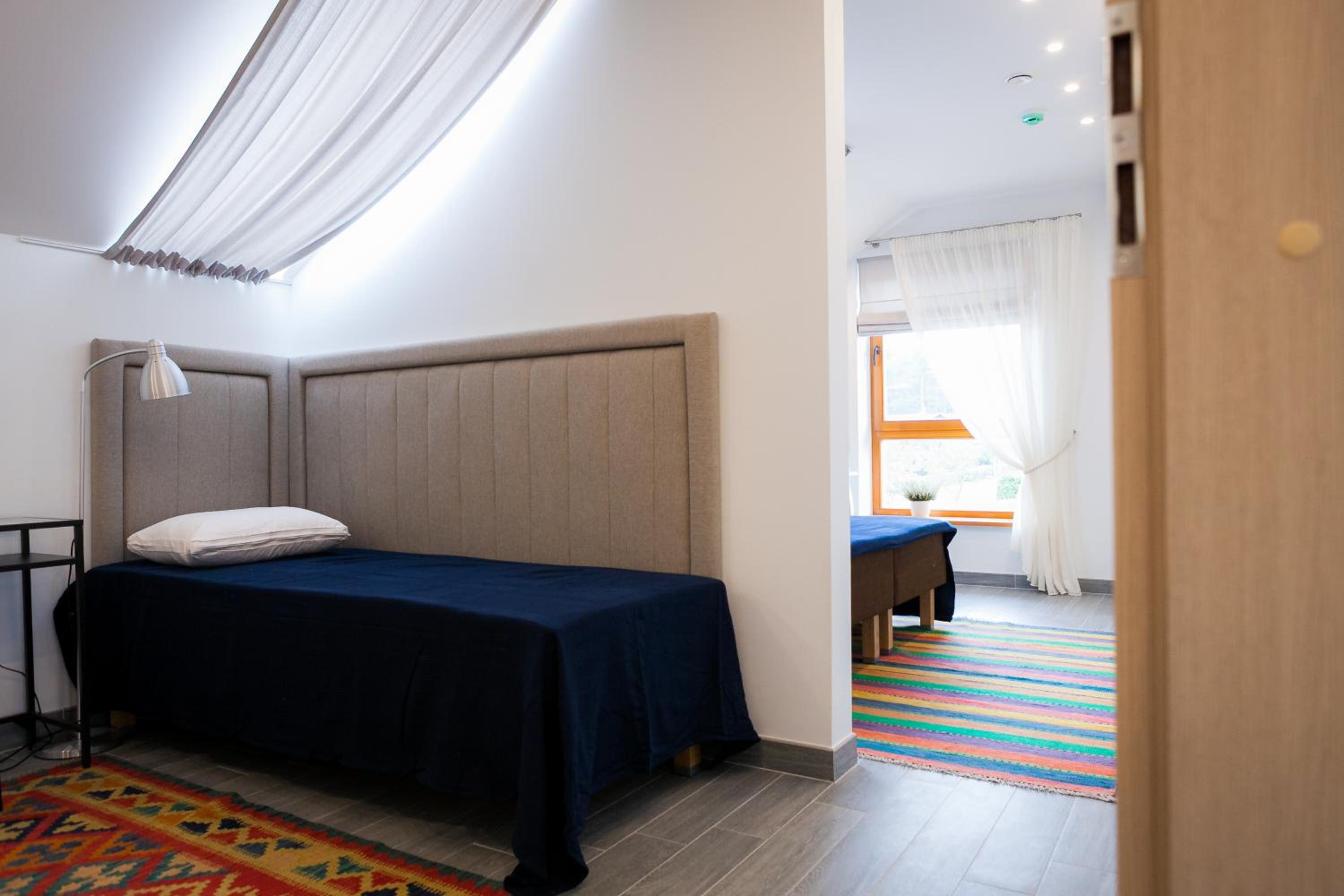 Two-Bedroom Apartment with Air Conditioner (6 Adults) - Photo 4