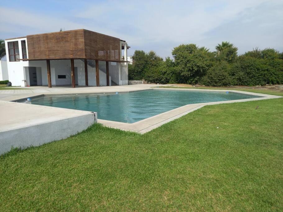 Three-Bedroom House photo 2