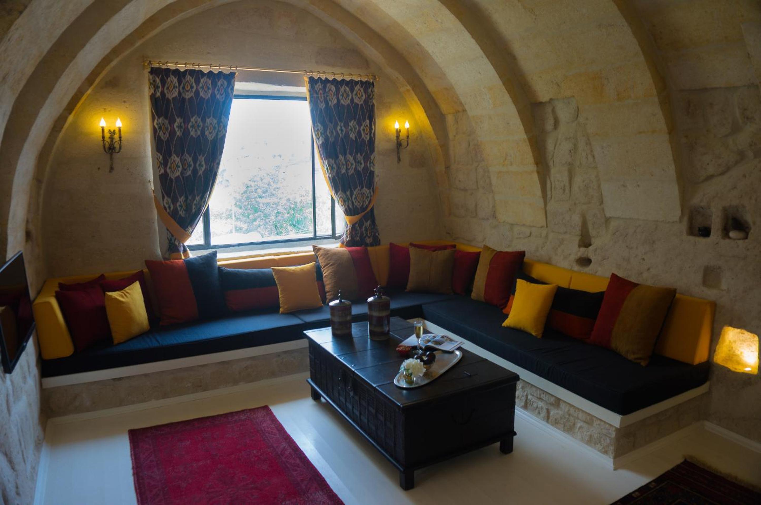 Superior Suite - Photo 8