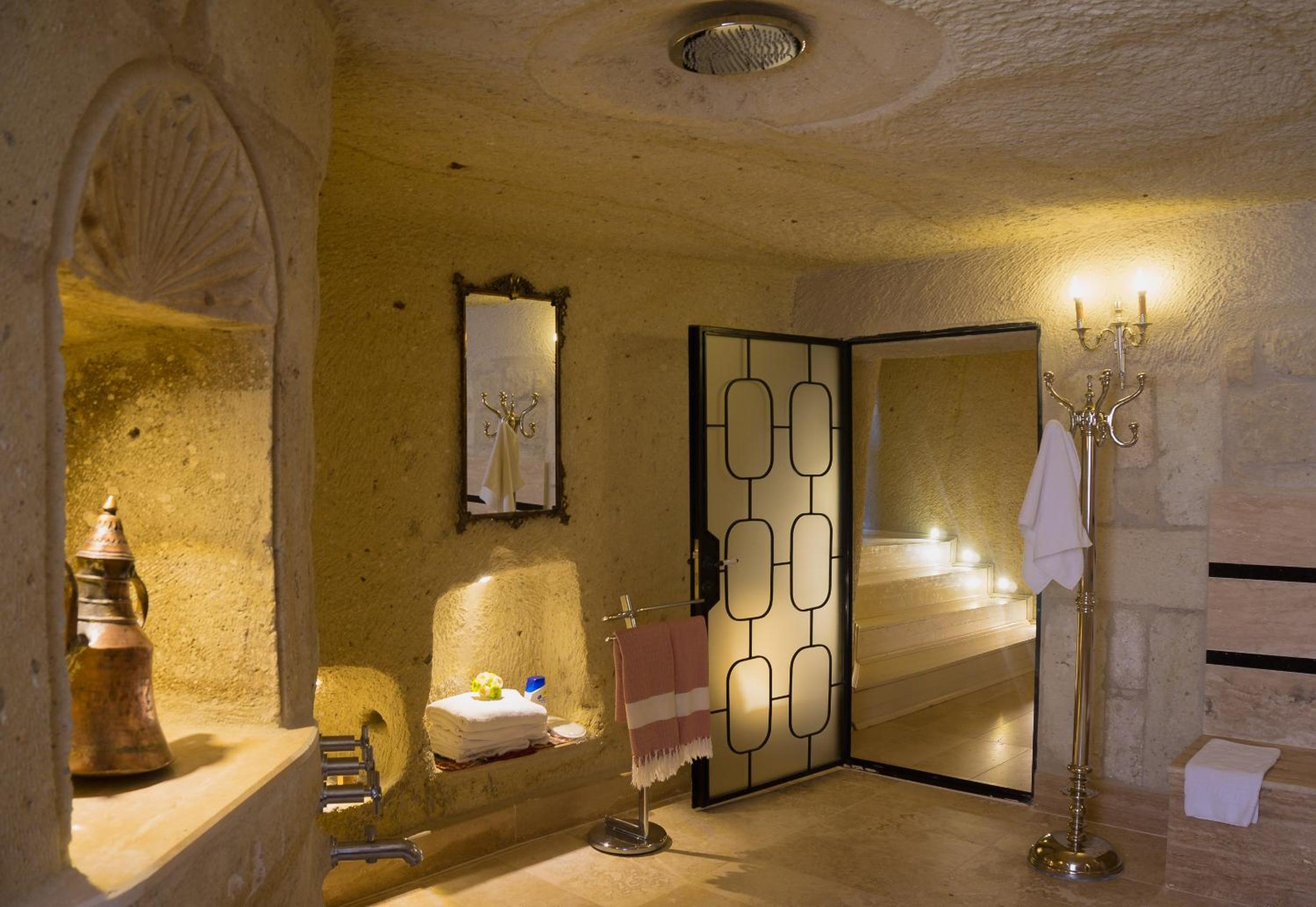 Superior Suite - Photo 7