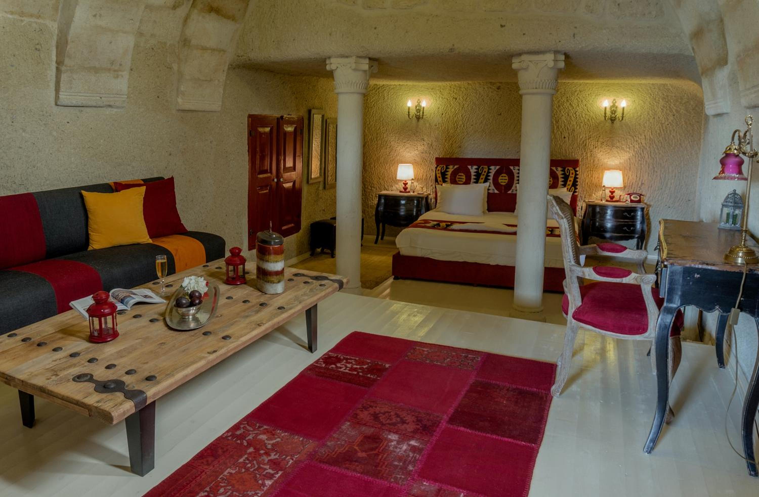 Superior Suite - Photo 14