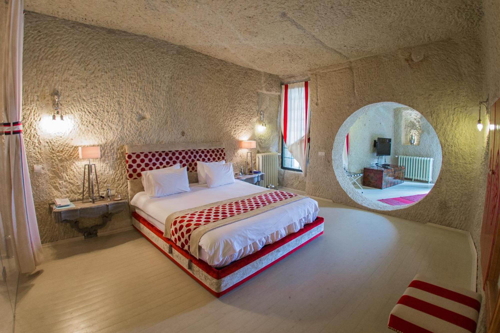 Superior Suite - Photo 6