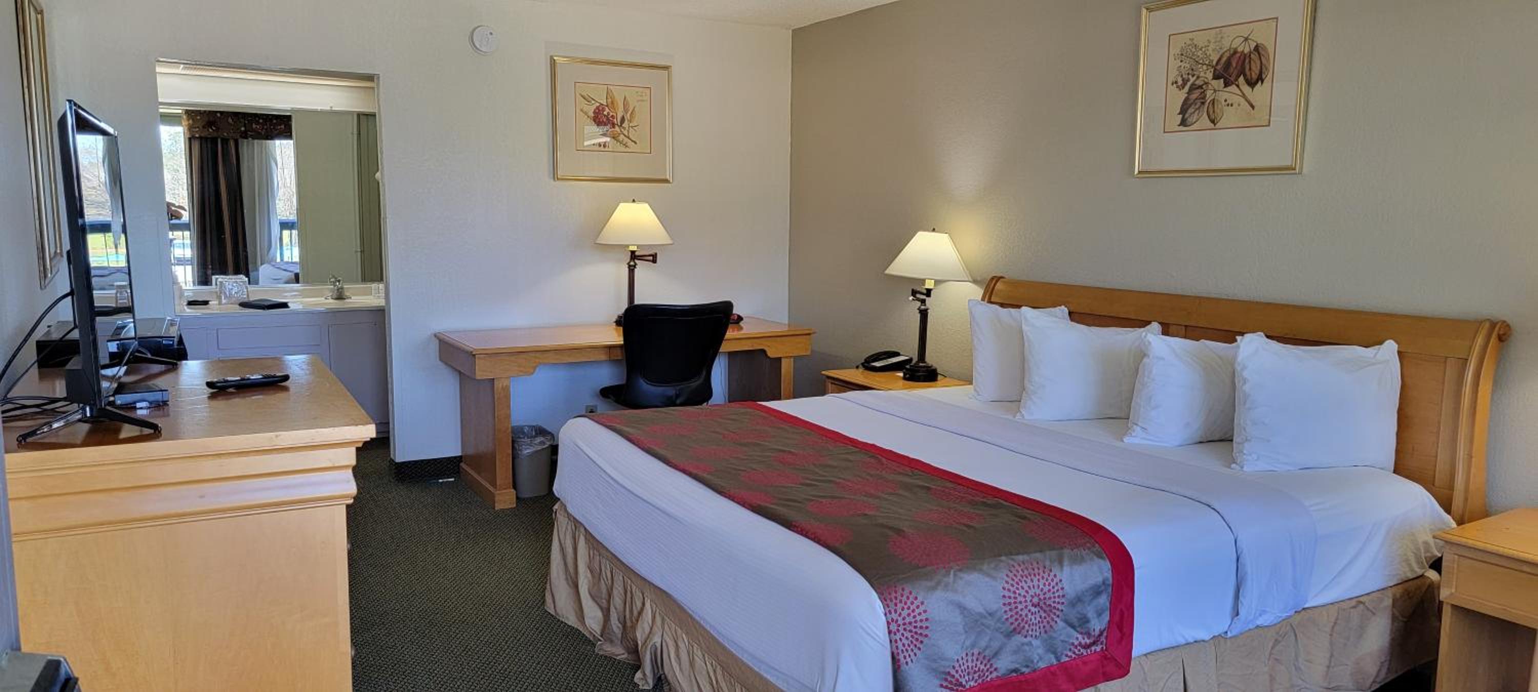 Deluxe King Room - Mobility Access/Non-Smoking photo 2