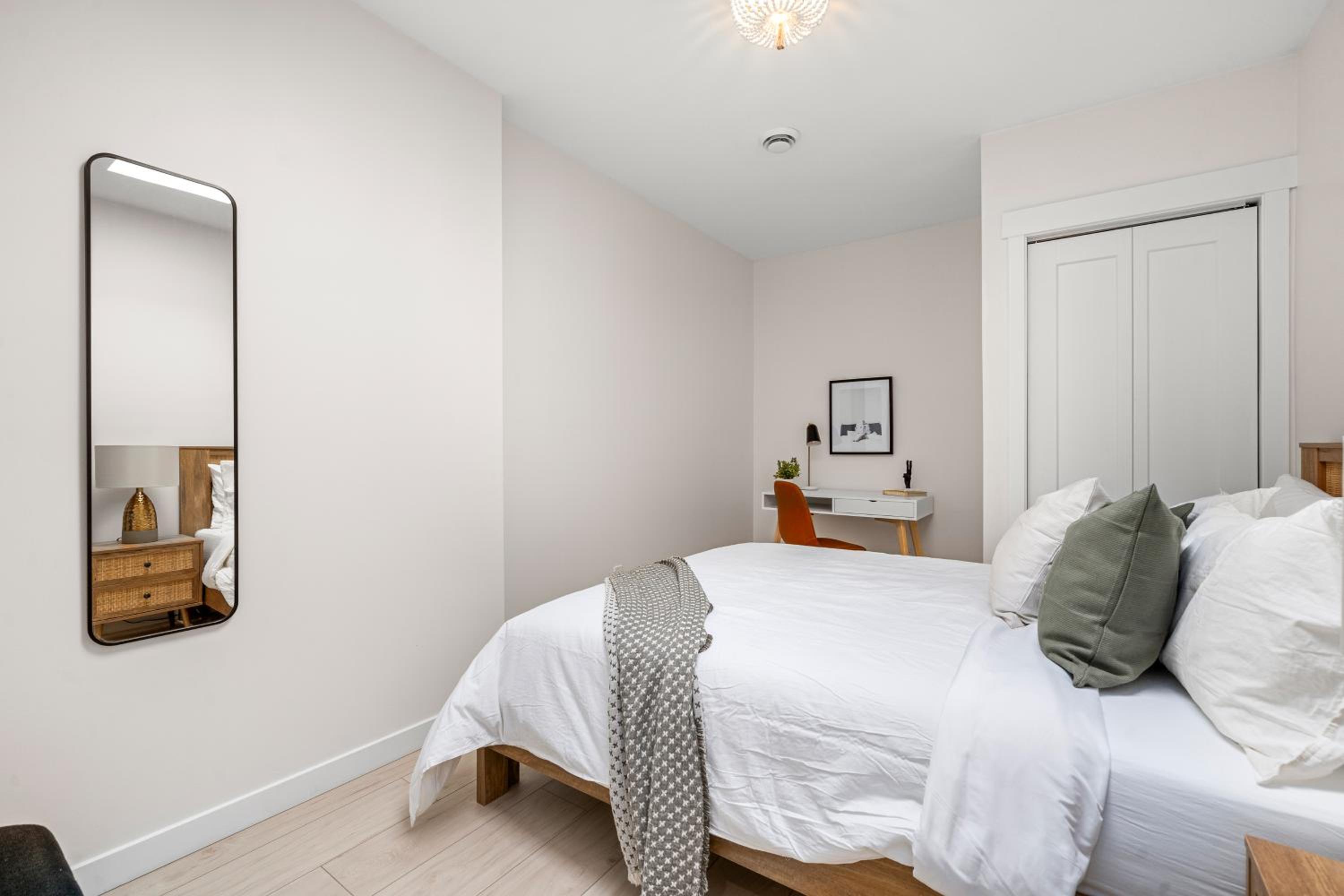 One-Bedroom Apartment photo 2