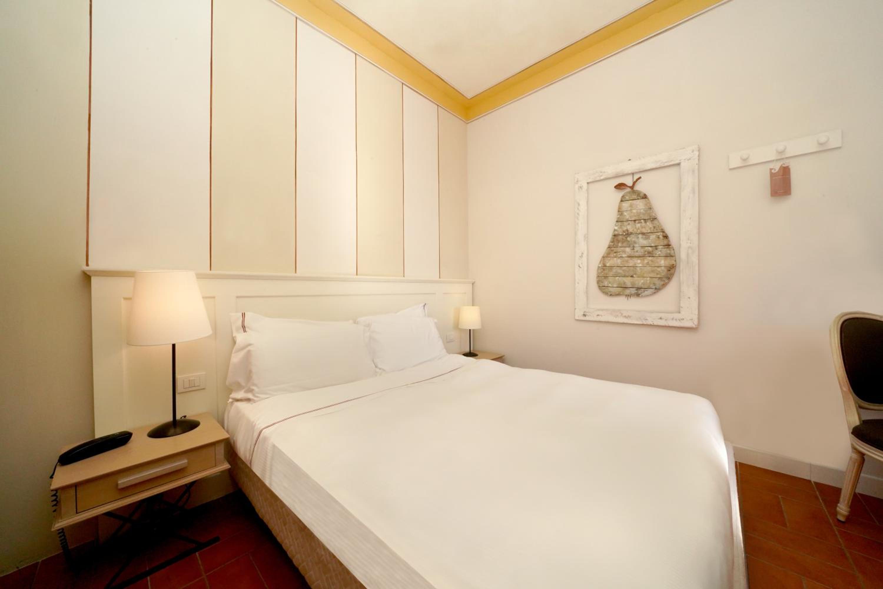 Small Double Room - Photo 1