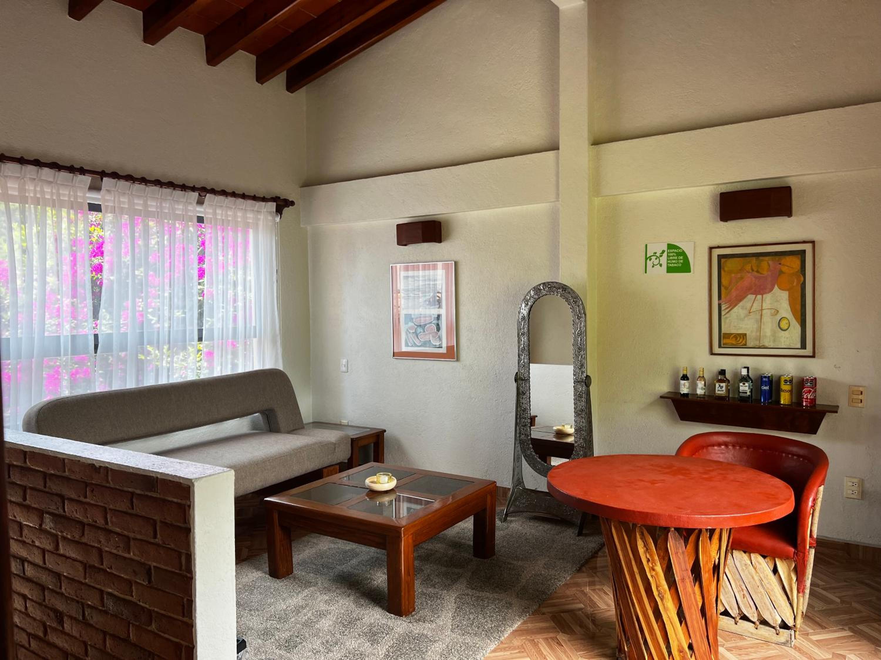 Suite - Photo 7