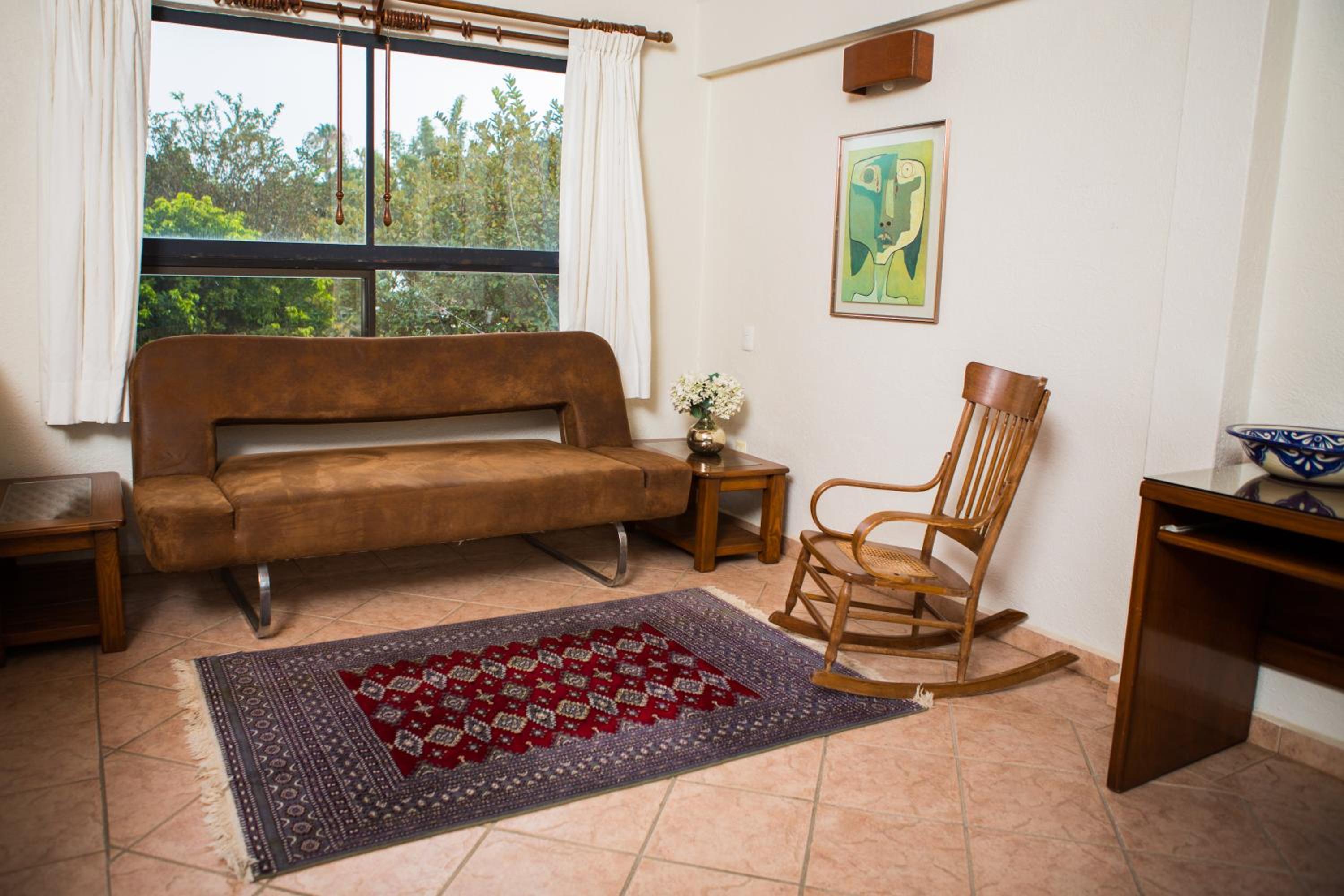 Suite - Photo 2