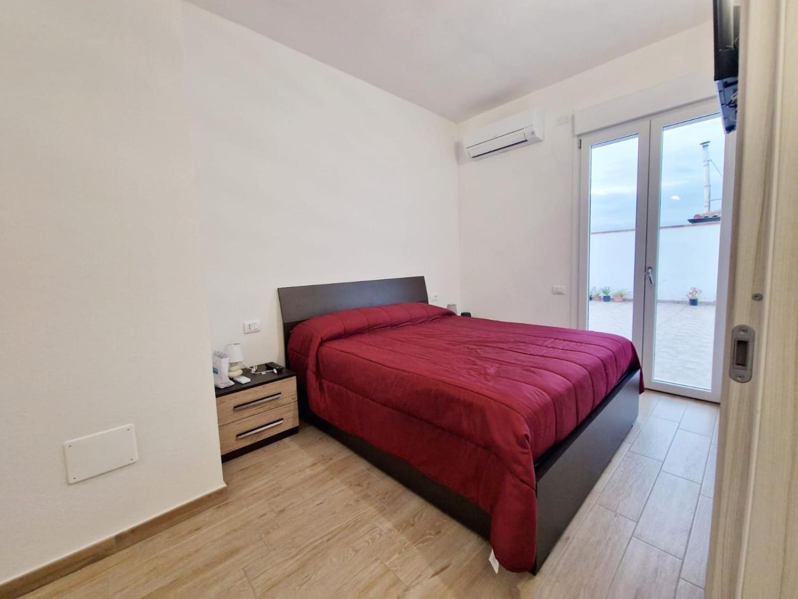 One-Bedroom Apartment photo 3