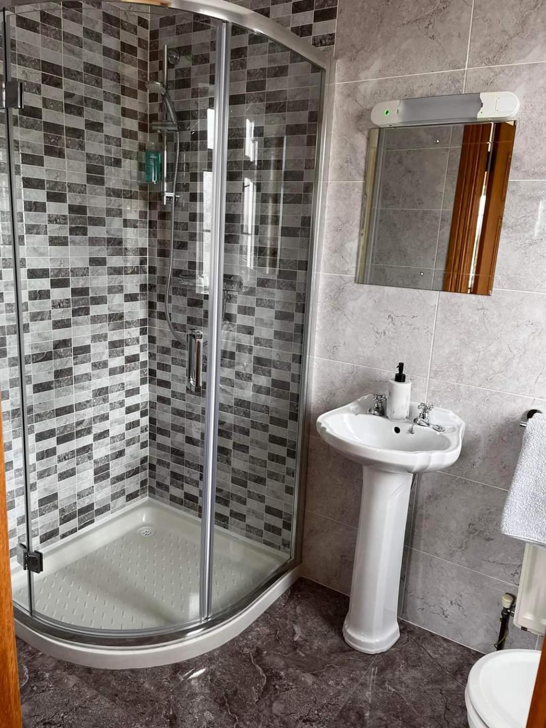 Deluxe Twin Room - Photo 13