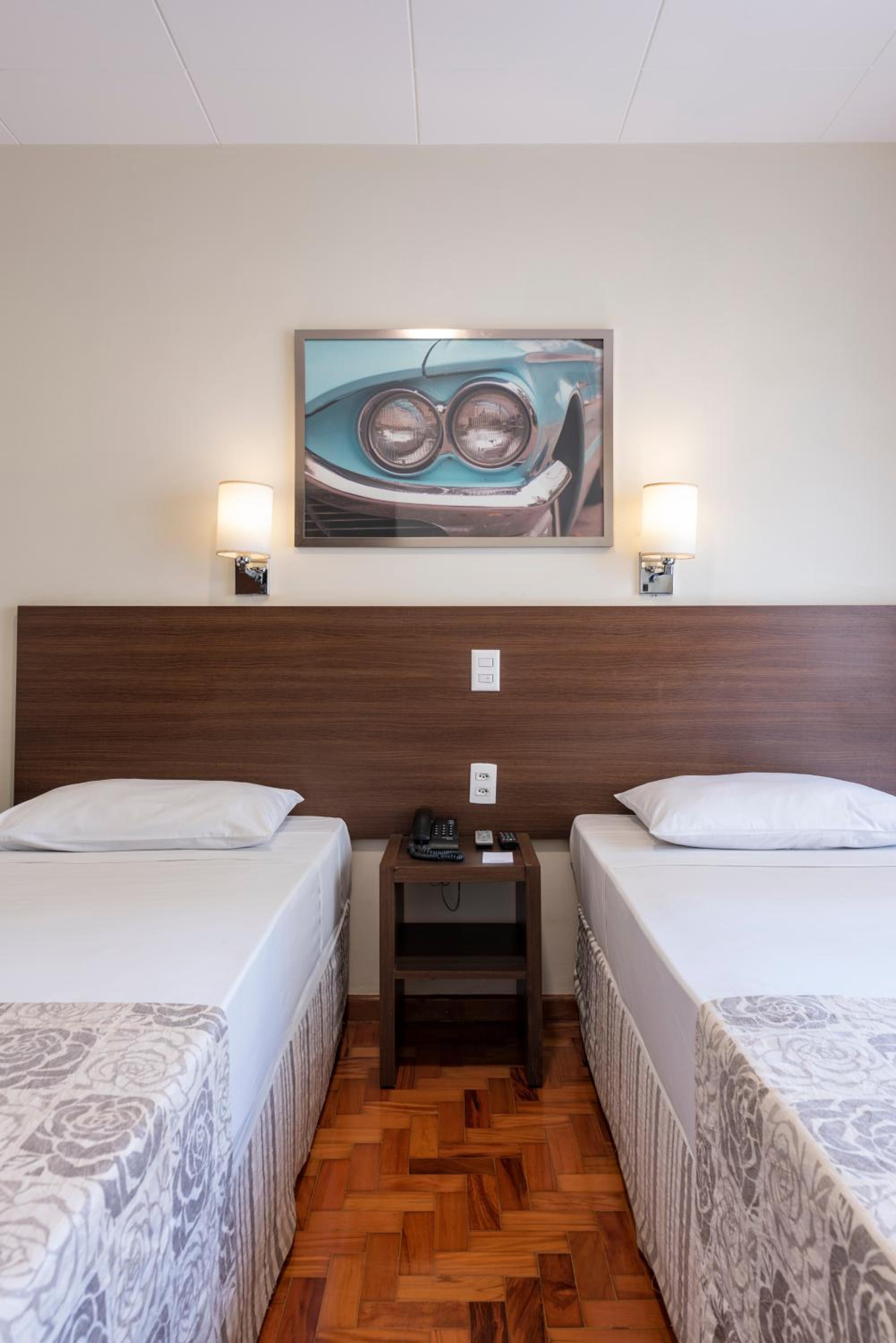 Standard Twin Room - Photo 1