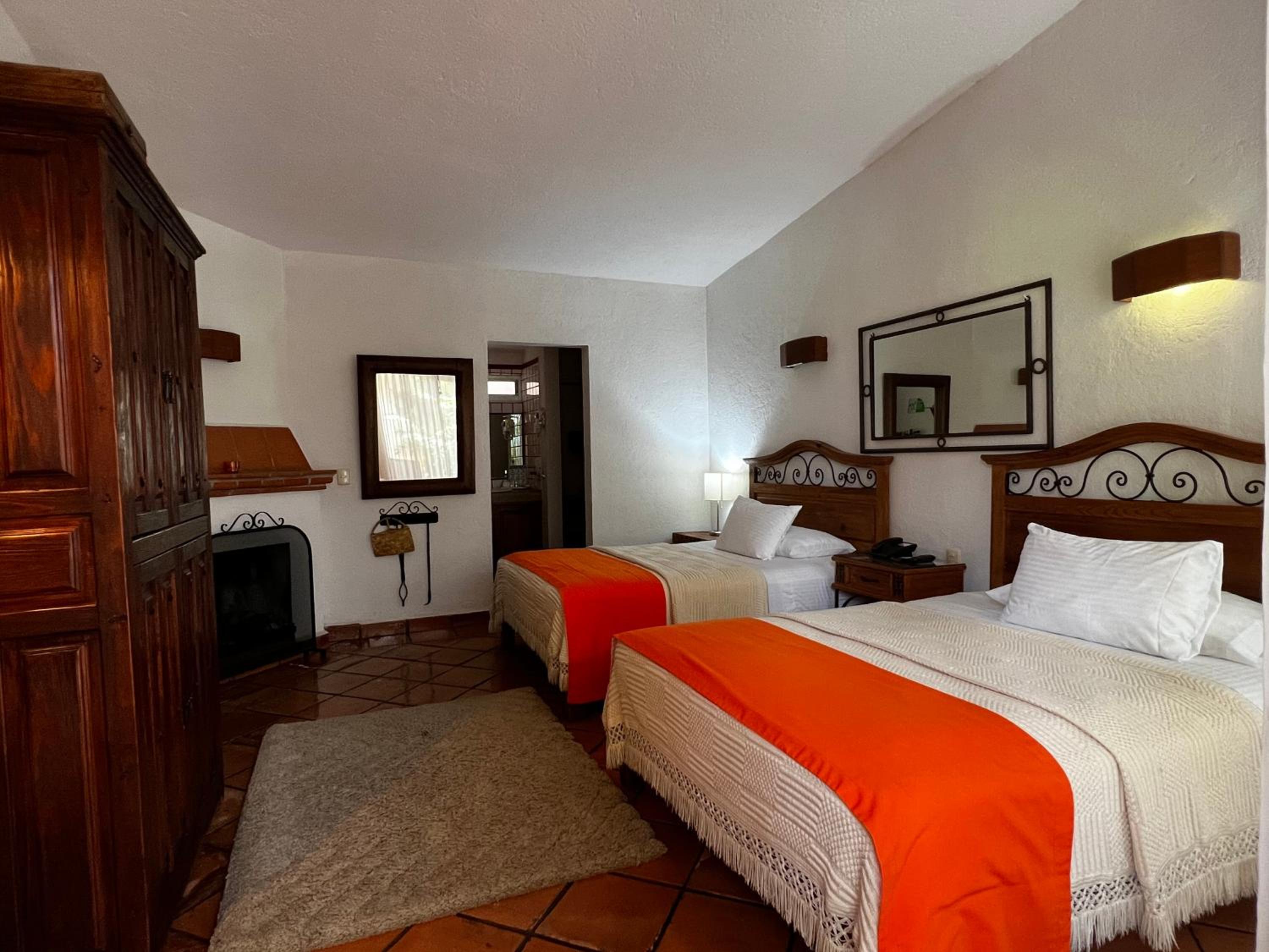 Twin Room - Photo 2