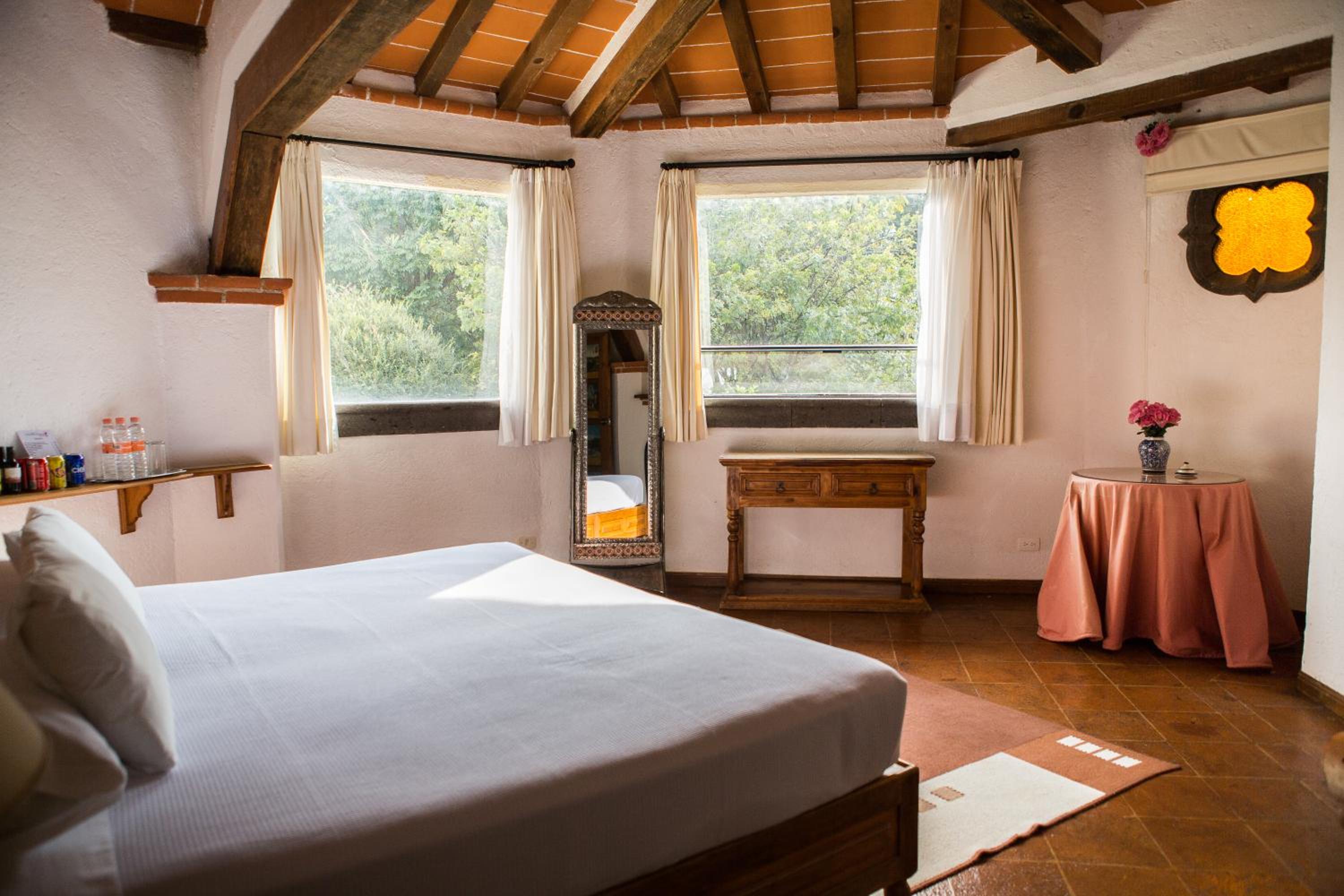 Queen Room - Photo 10