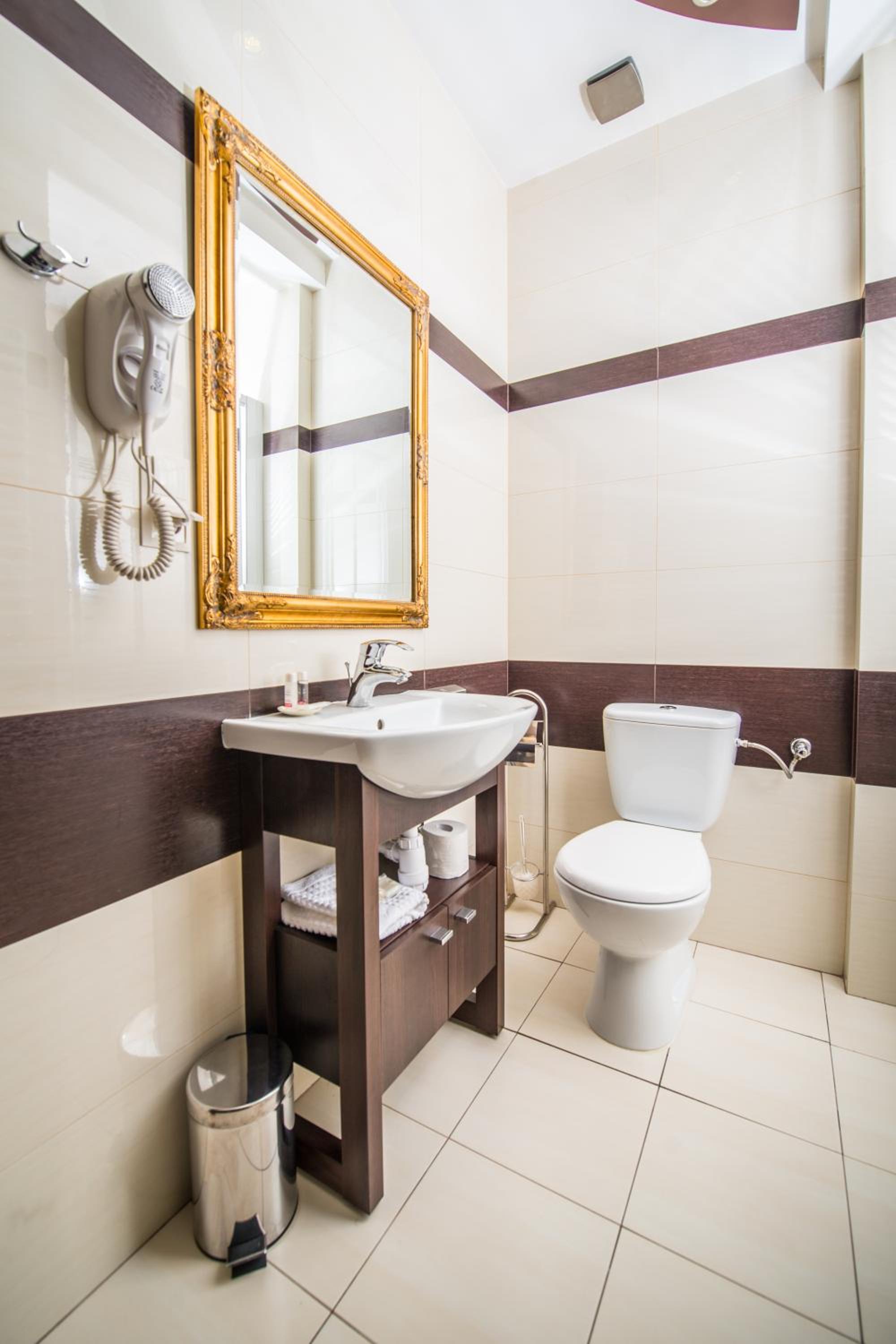 Superior Twin Room - Photo 8
