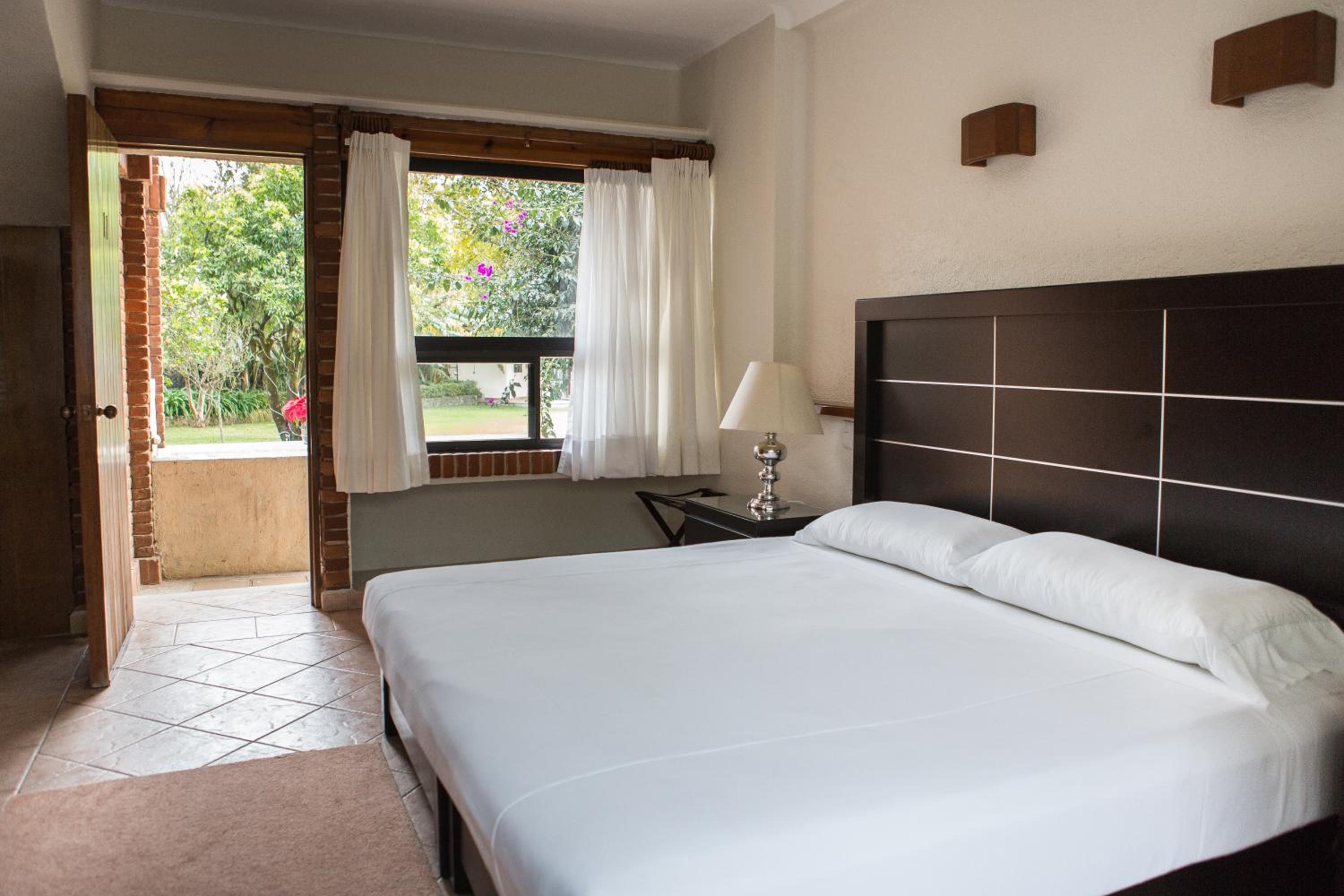 Deluxe Queen Room - Photo 3