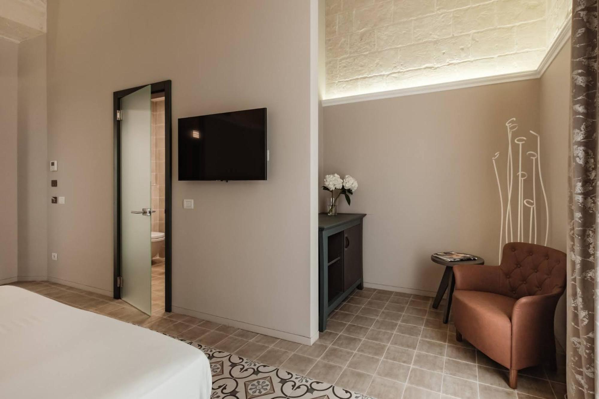 Superior King Room photo 2