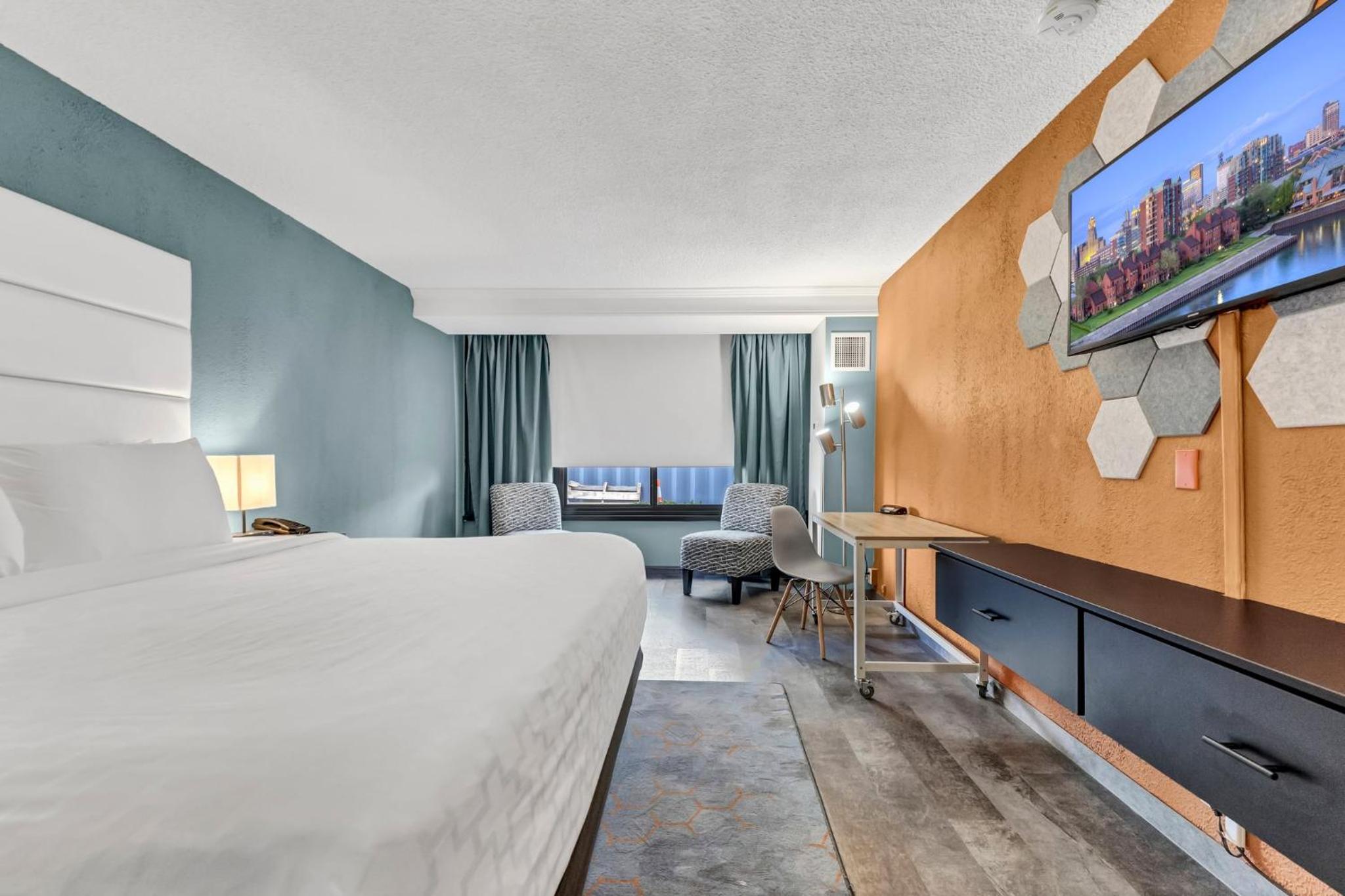 Deluxe King Room - Photo 3