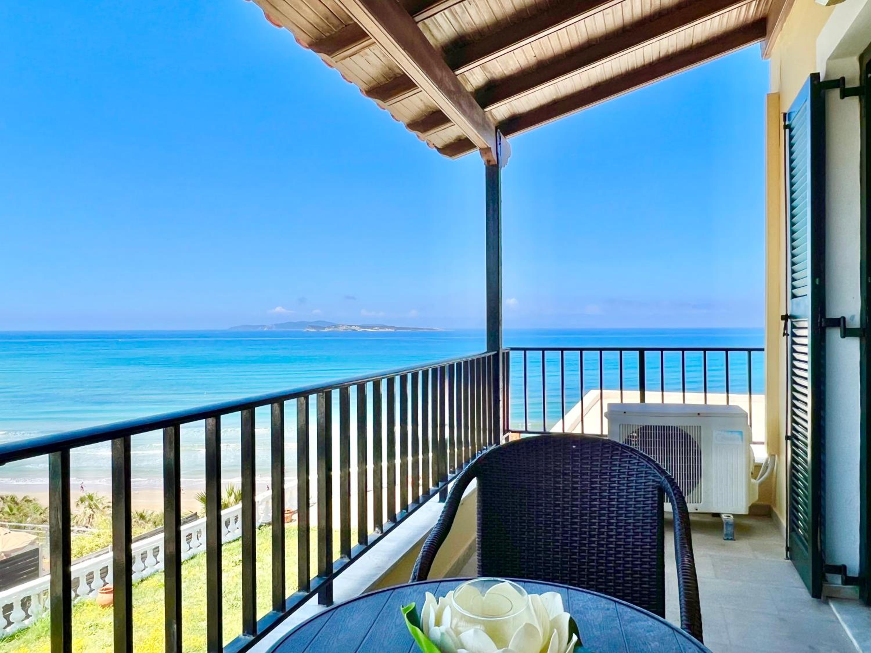 Seven-Bedroom Villa photo 3