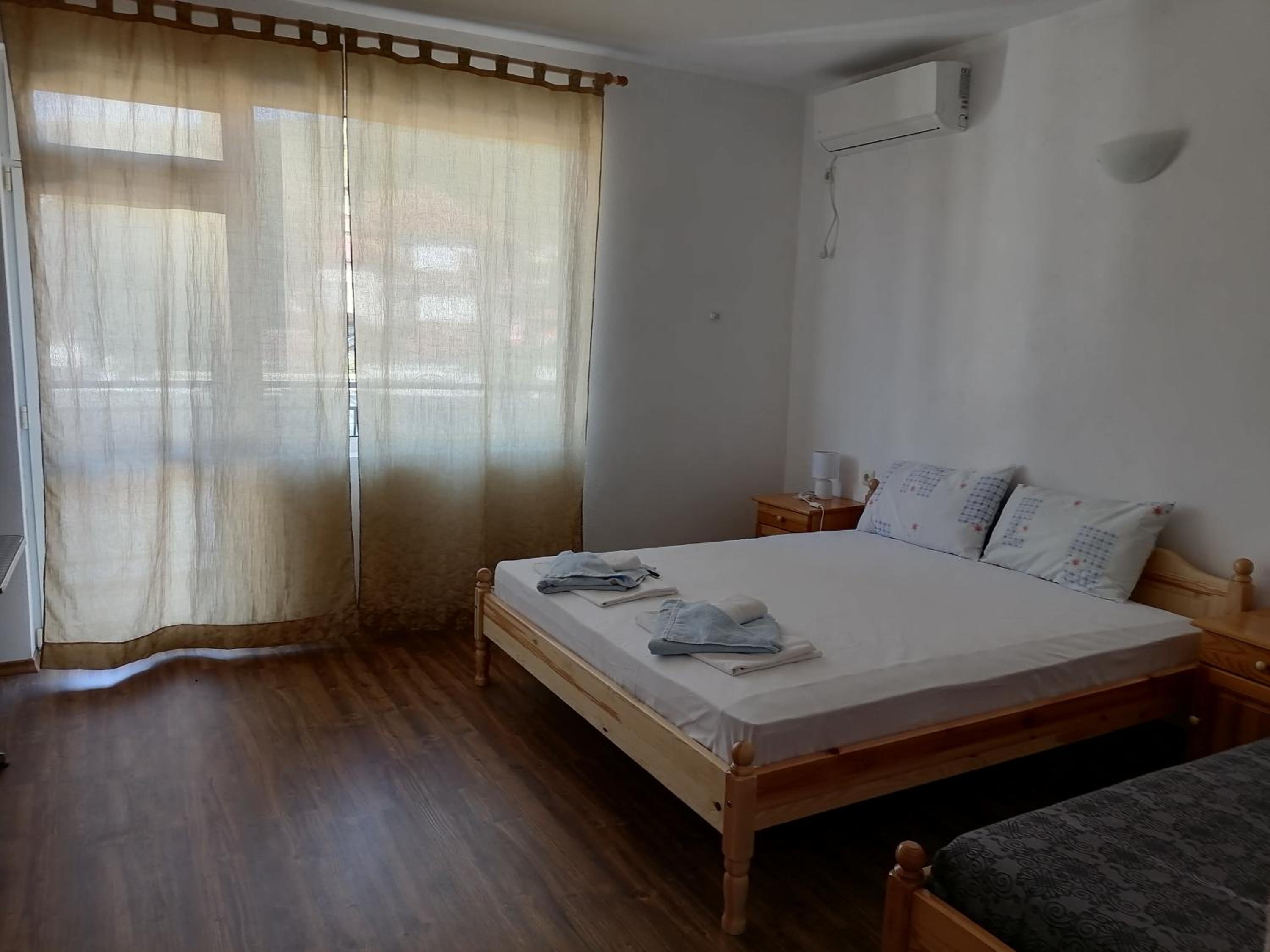 Queen Room with Balcony photo 2