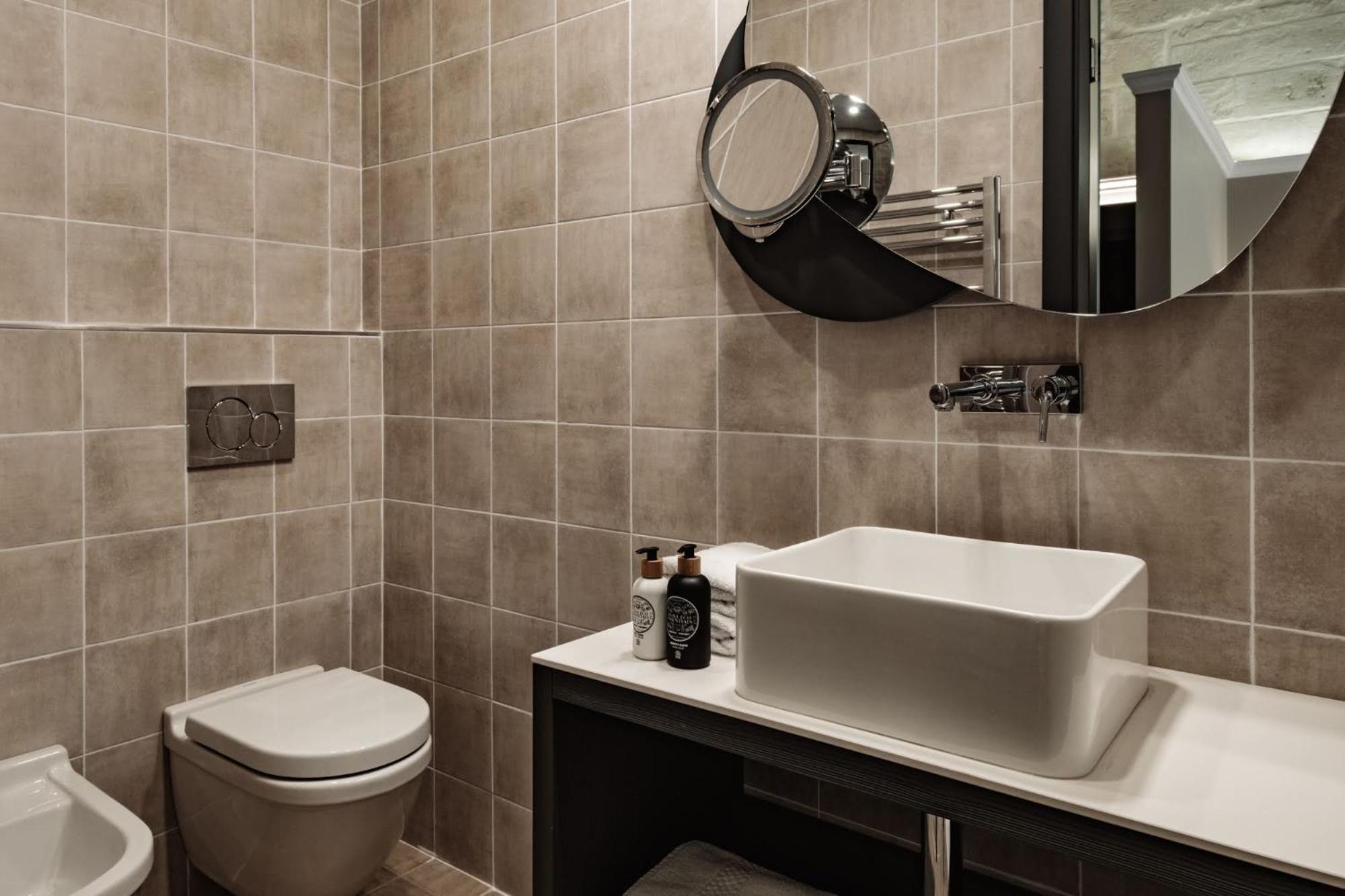 Deluxe King Room photo 2