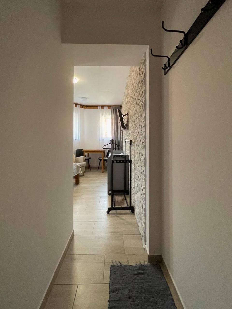 Standard Double Room - Photo 7