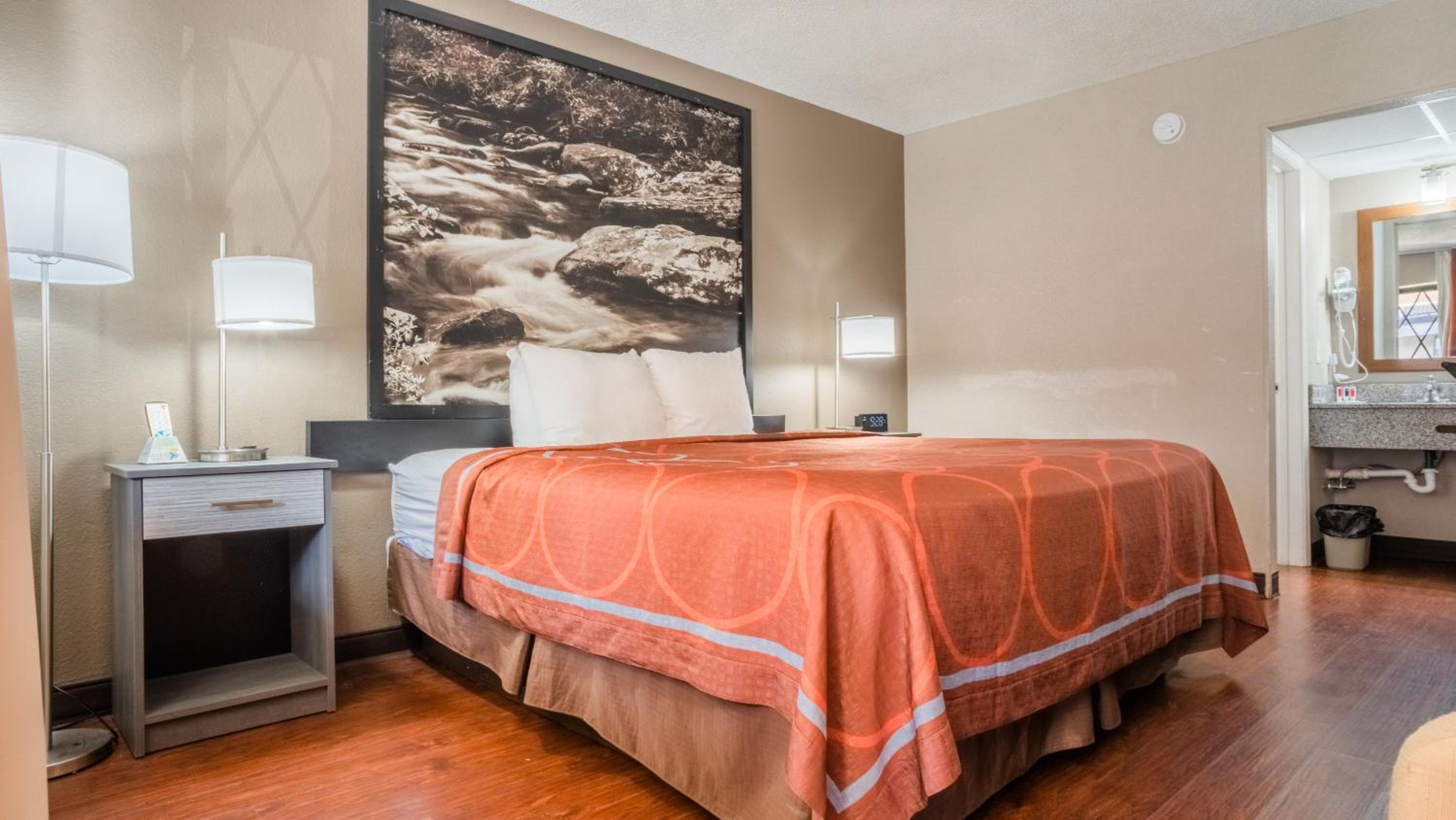 King Room - Non-Smoking - Photo 6
